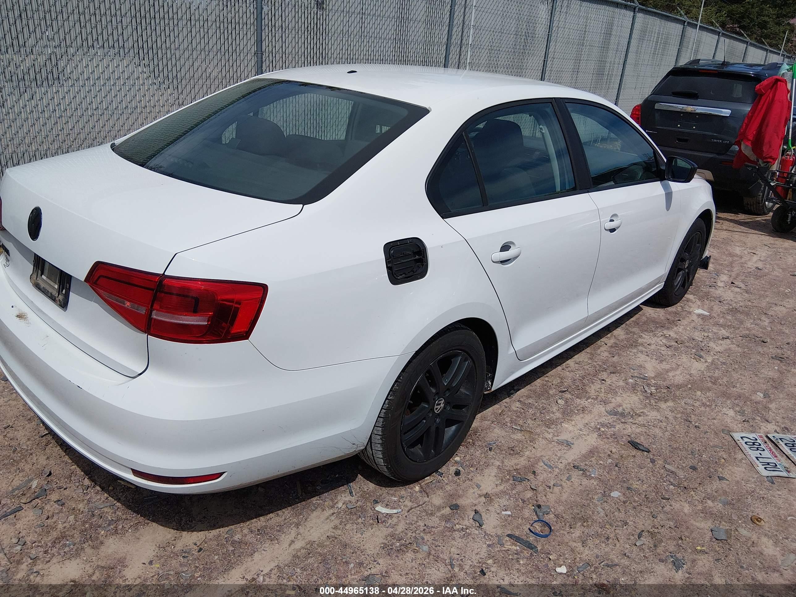 VOLKSWAGEN JETTA image 4