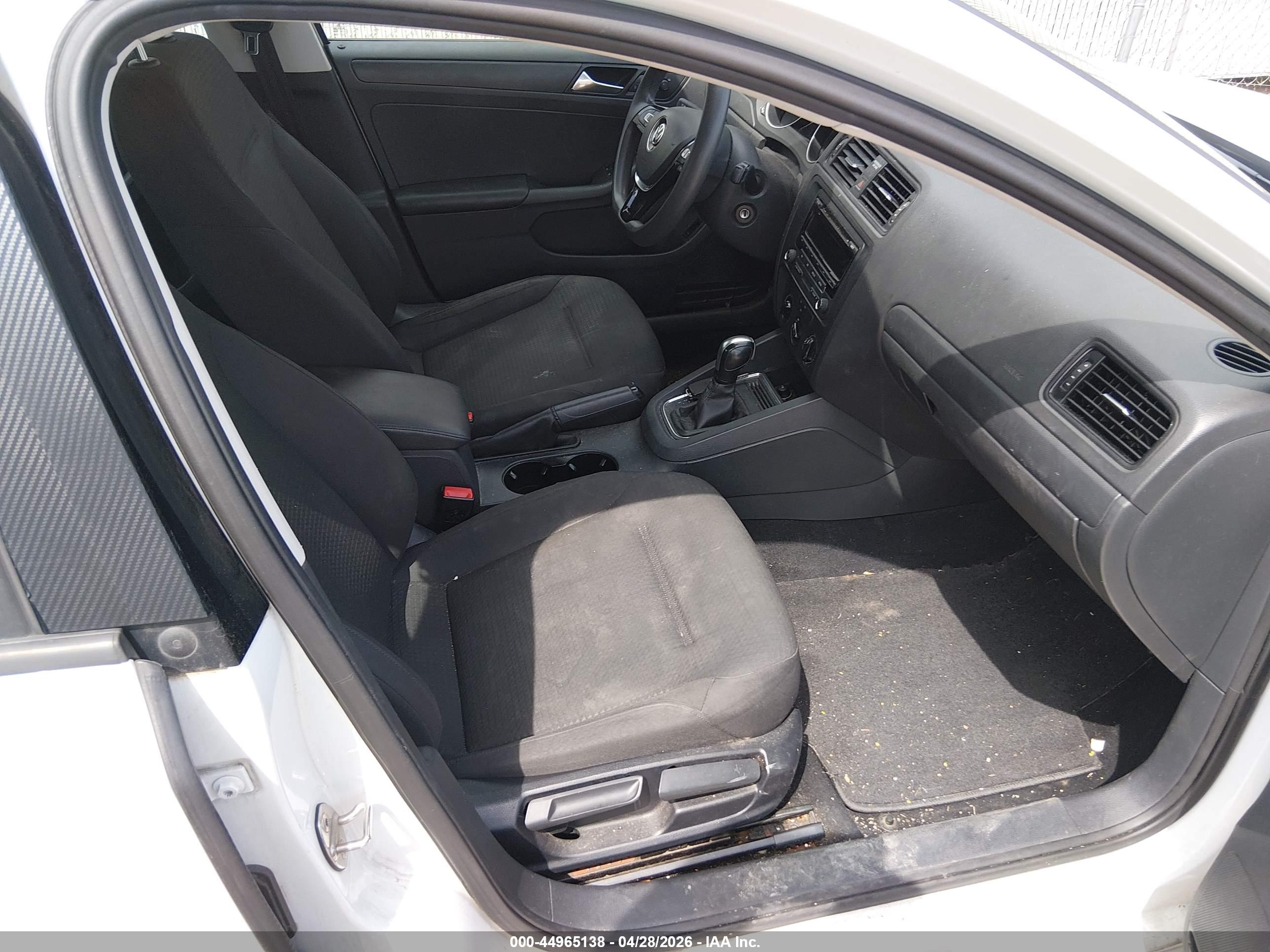 VOLKSWAGEN JETTA image 5
