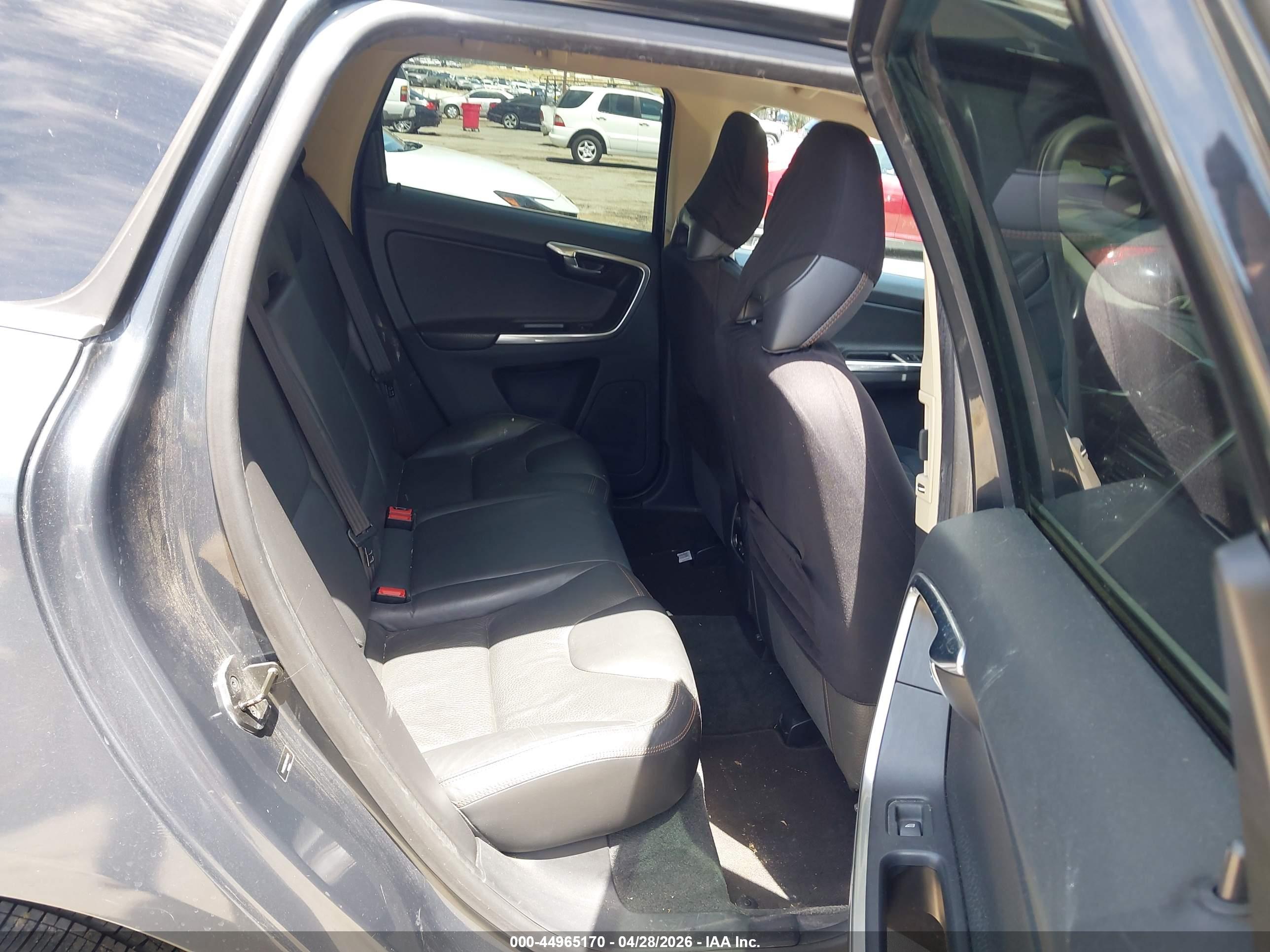VOLVO XC60 image 8