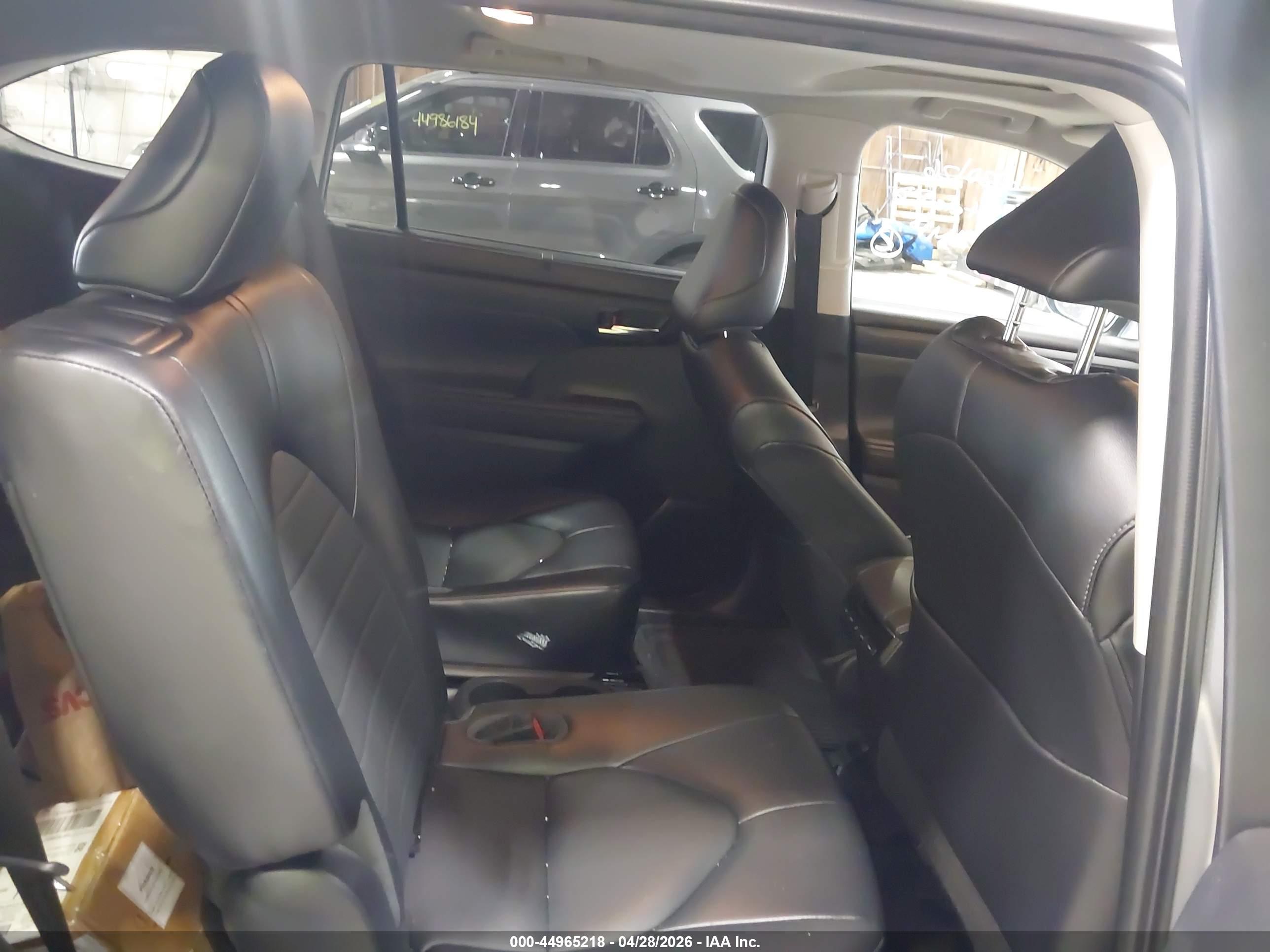 TOYOTA HIGHLANDER image 8