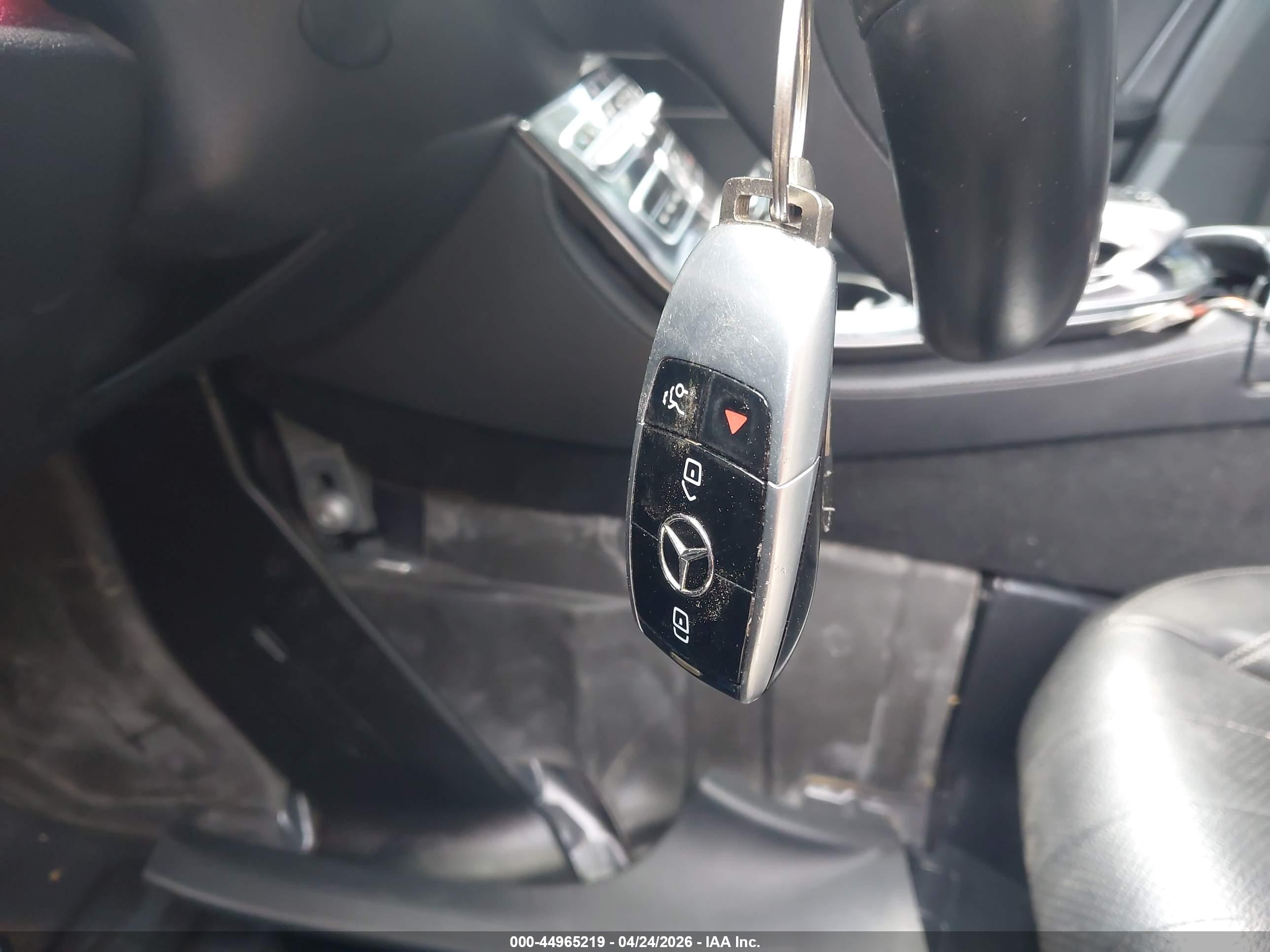MERCEDES-BENZ E image 11