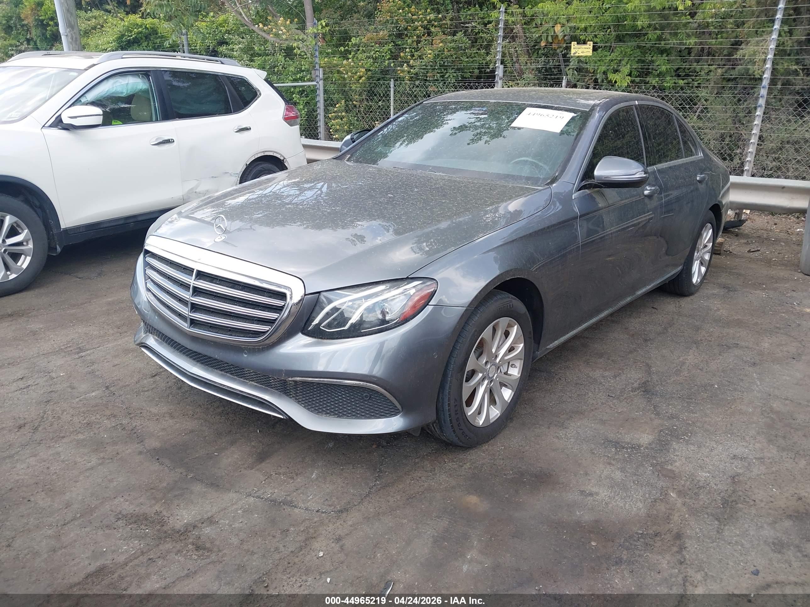 MERCEDES-BENZ E image 2
