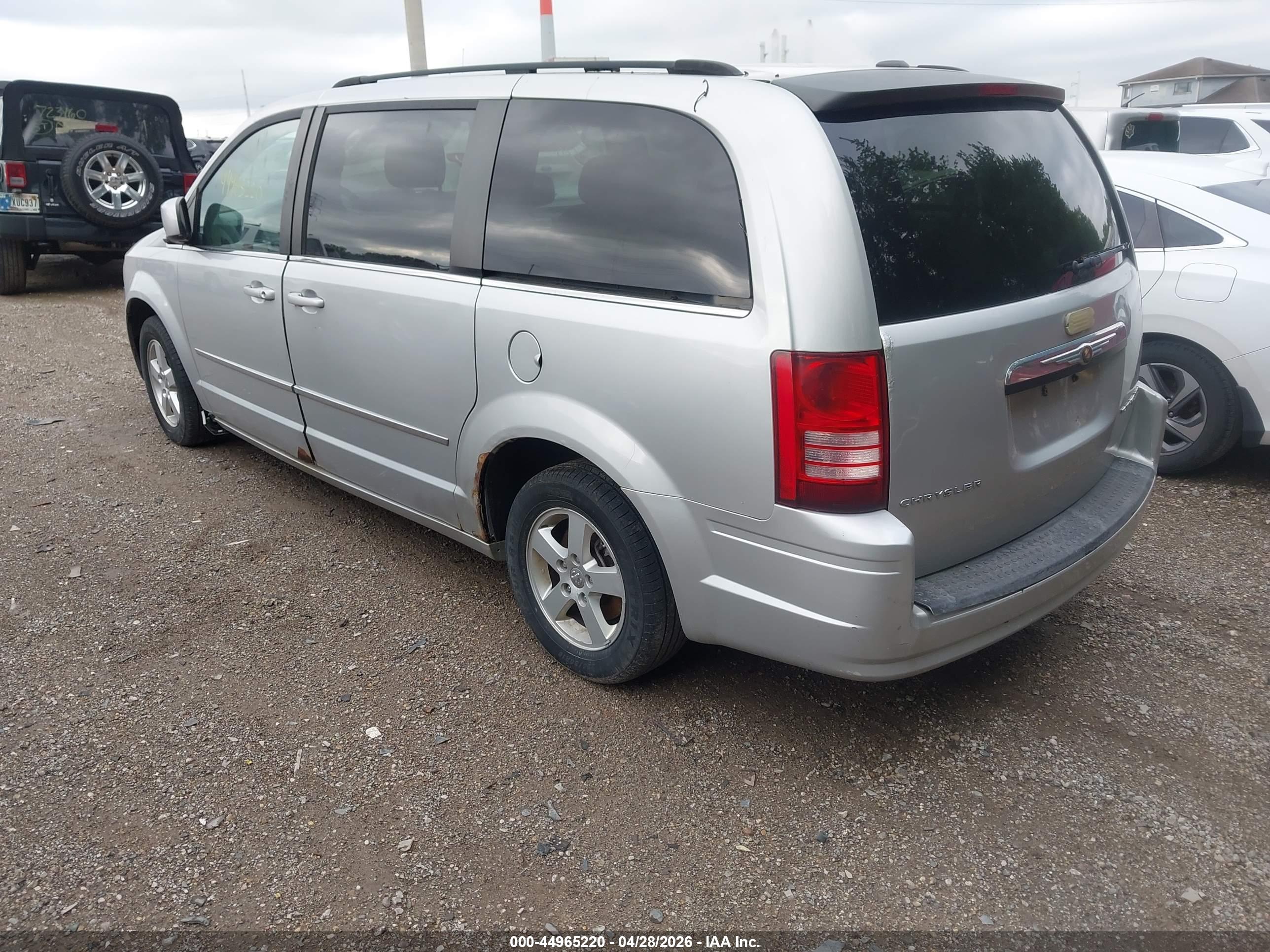 CHRYSLER TOWN image 3