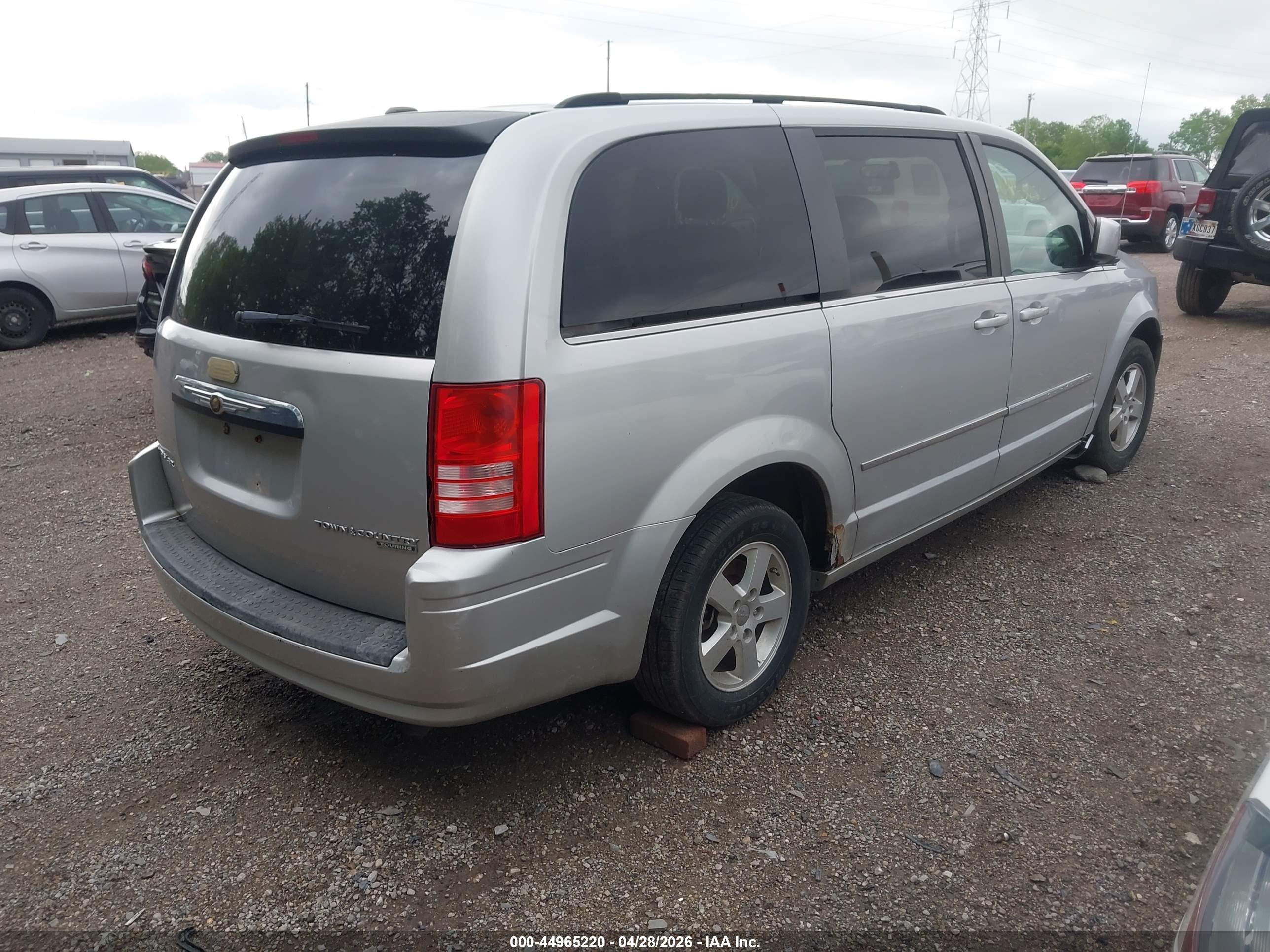 CHRYSLER TOWN image 4