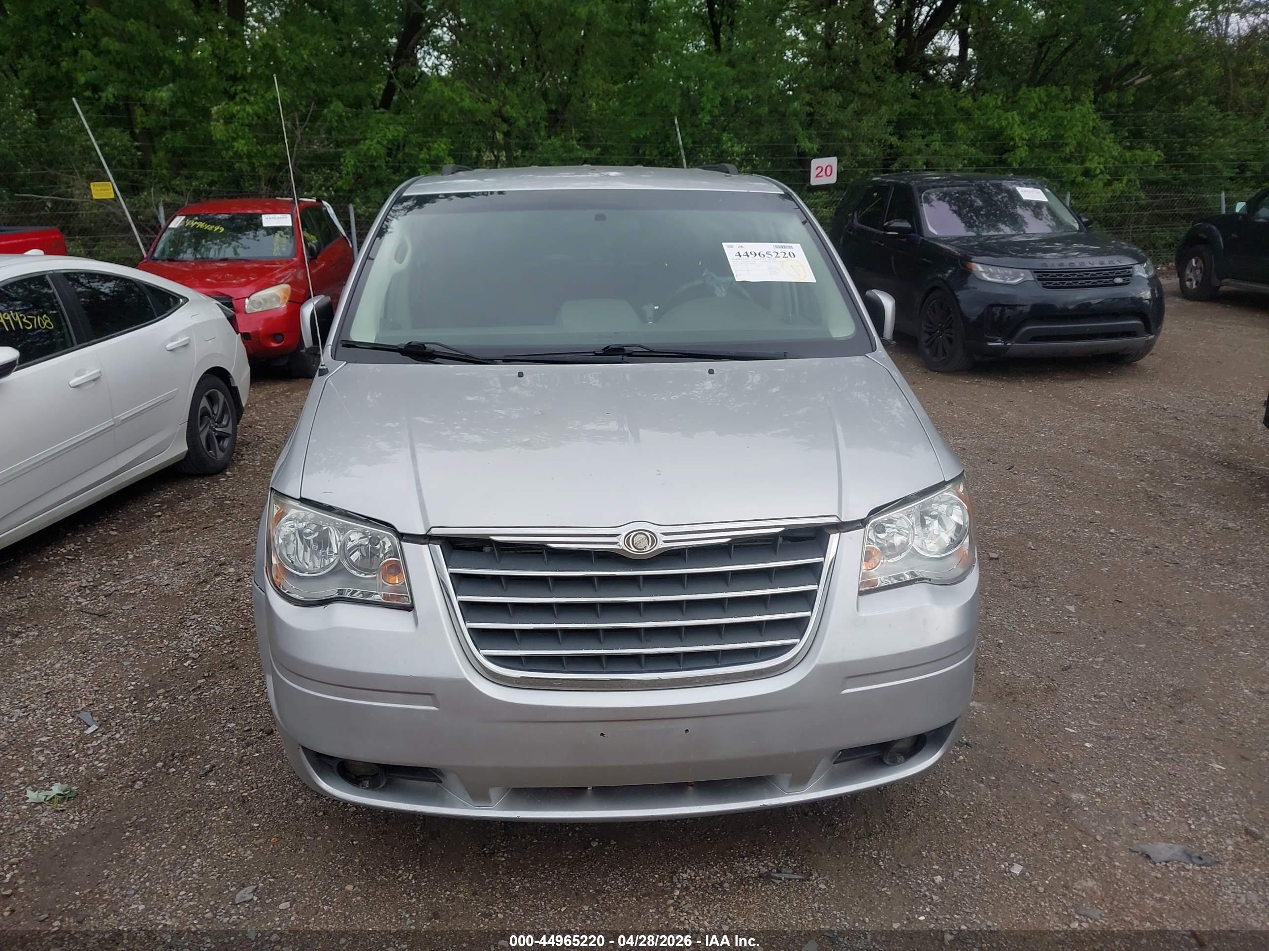 CHRYSLER TOWN image 6