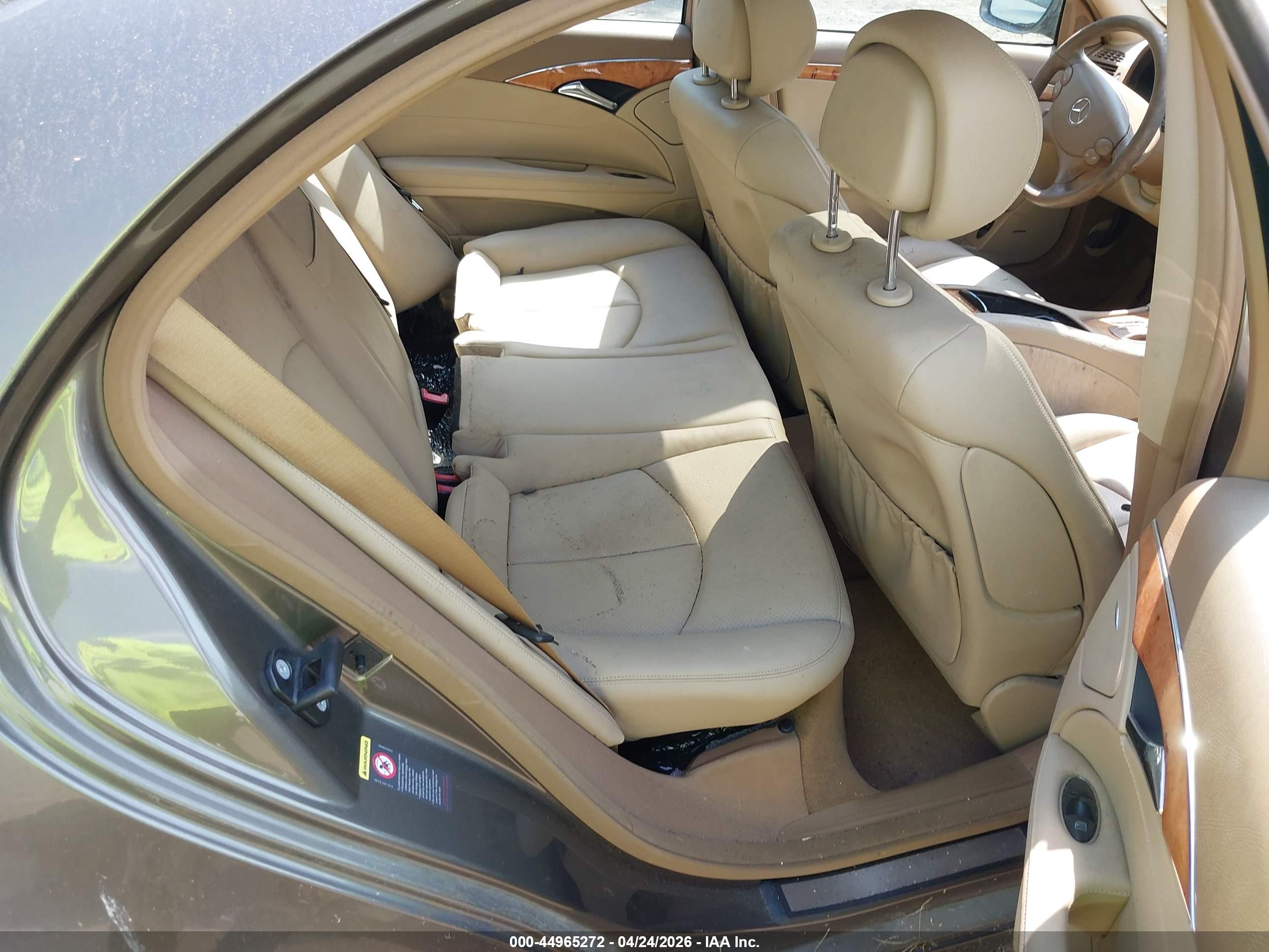MERCEDES-BENZ E image 8