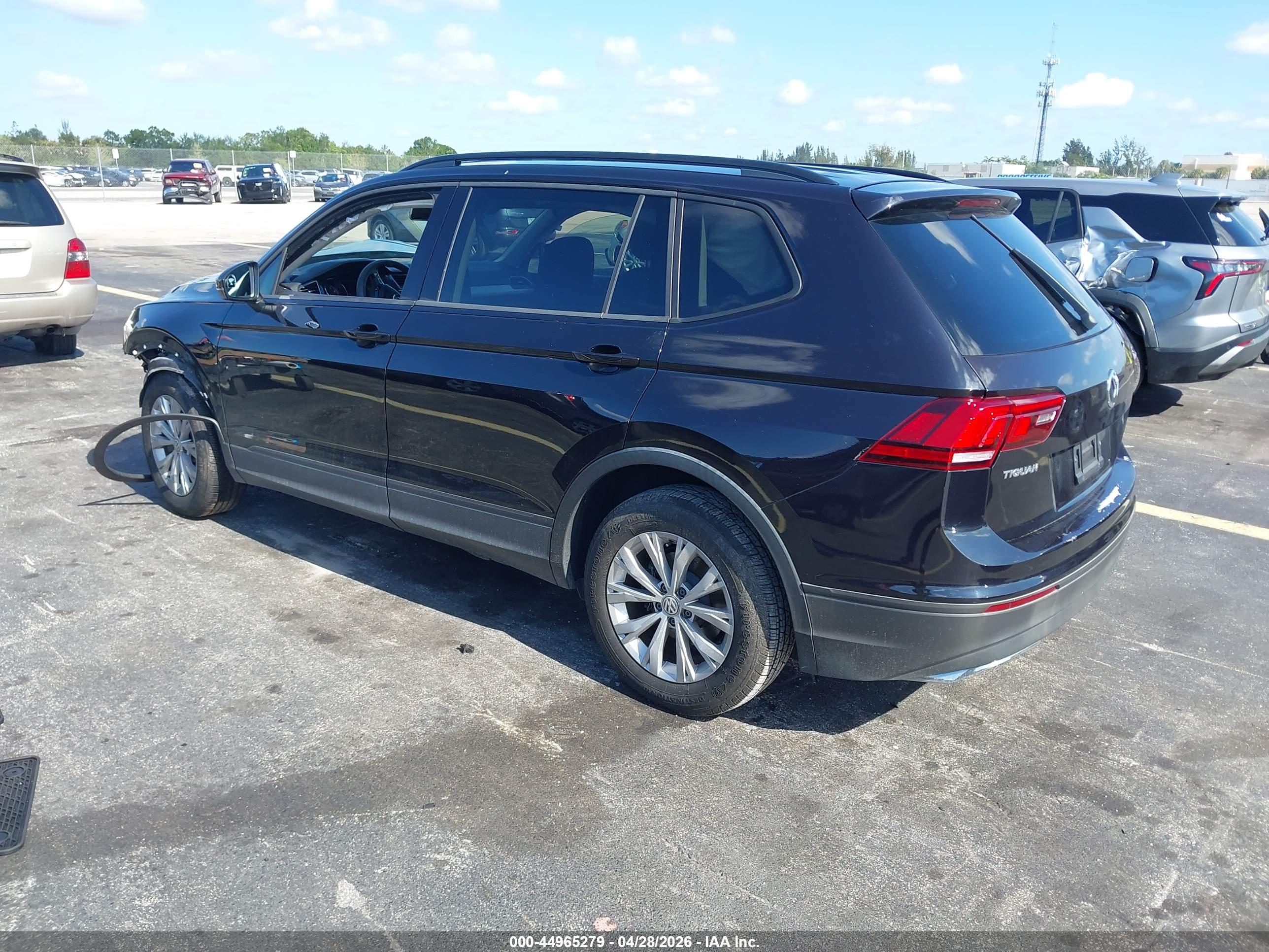 VOLKSWAGEN TIGUAN image 3