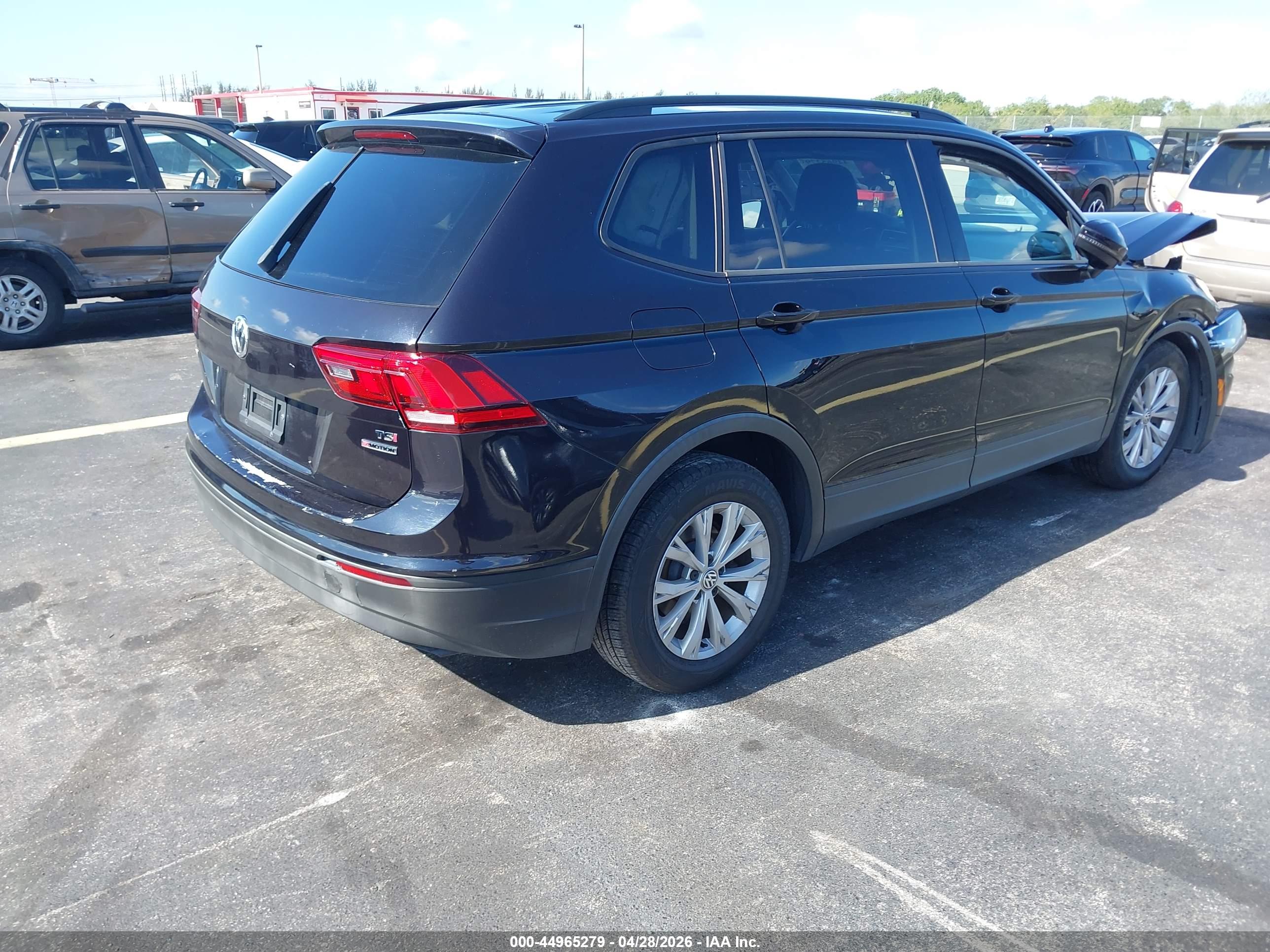 VOLKSWAGEN TIGUAN image 4