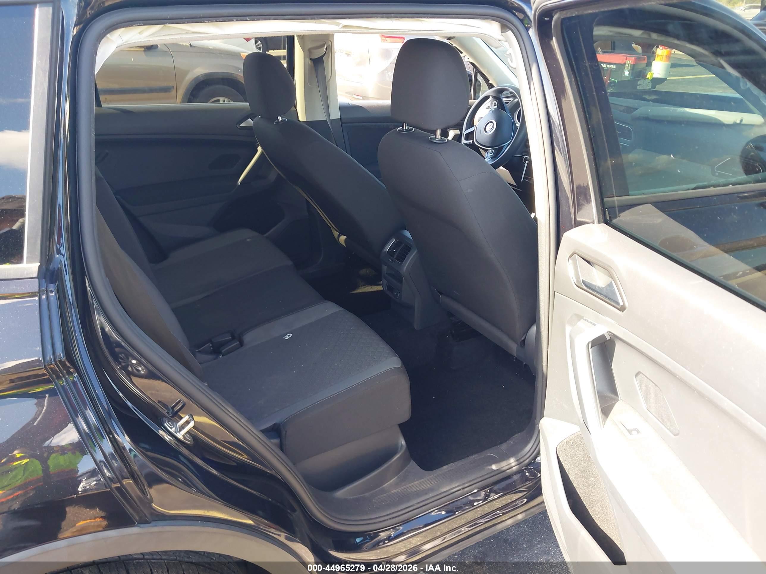 VOLKSWAGEN TIGUAN image 8