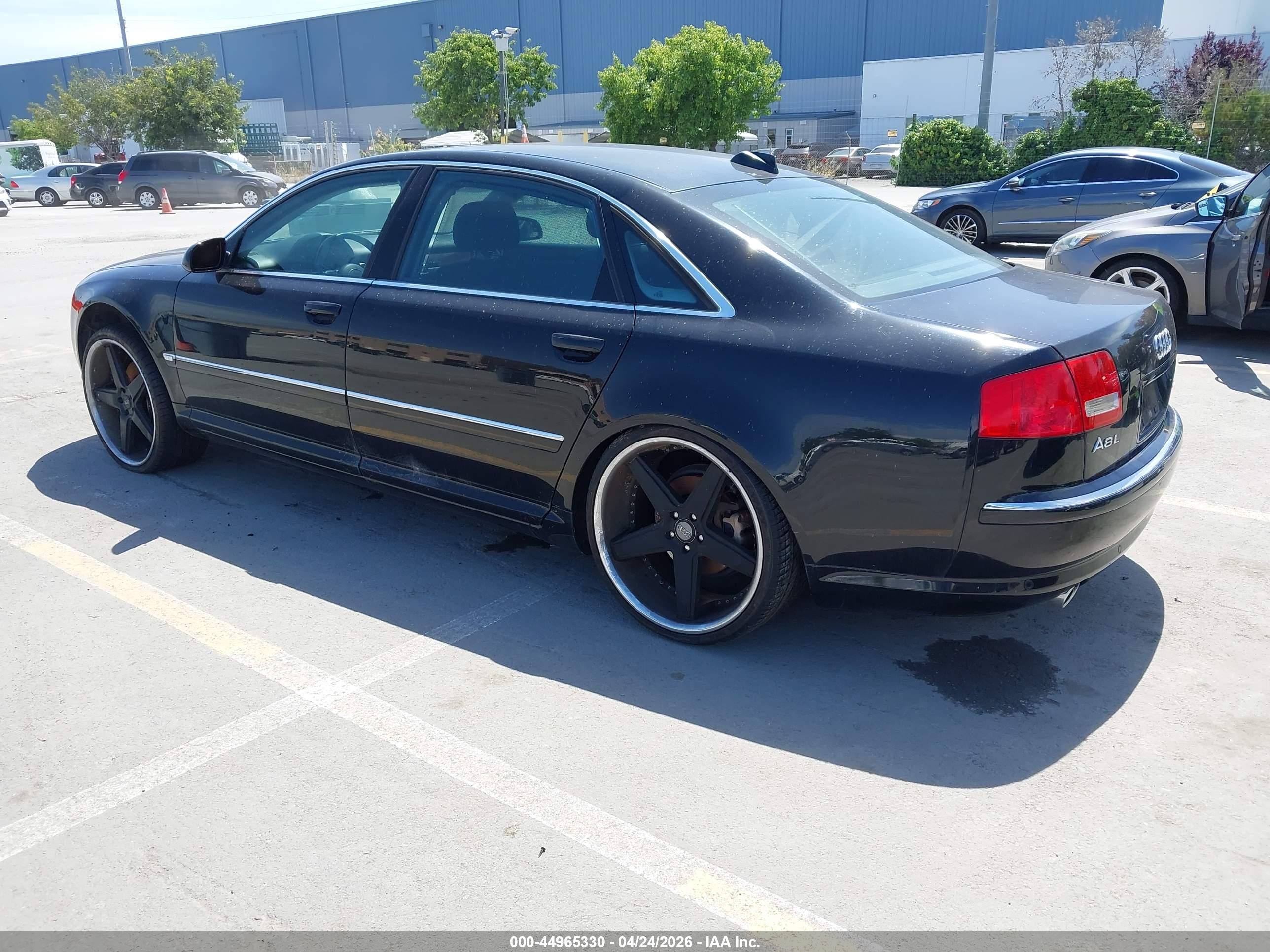 AUDI A8 image 3