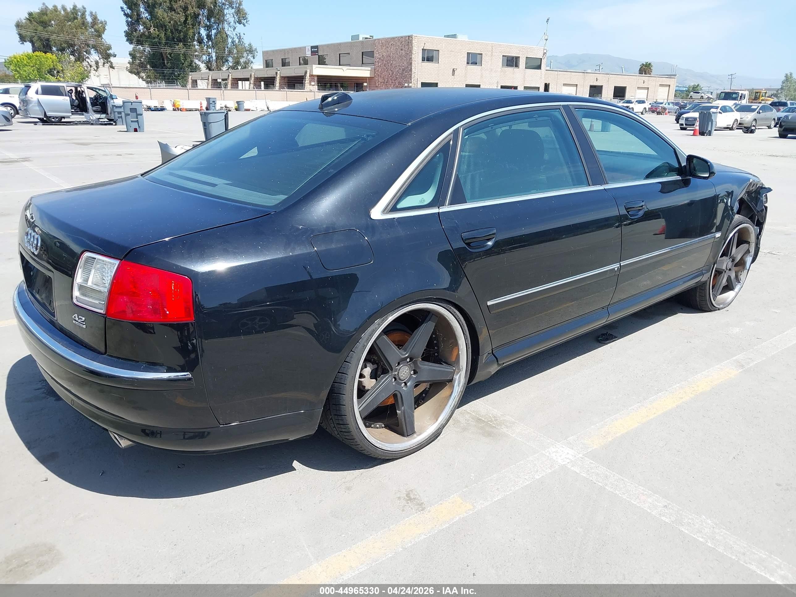 AUDI A8 image 4
