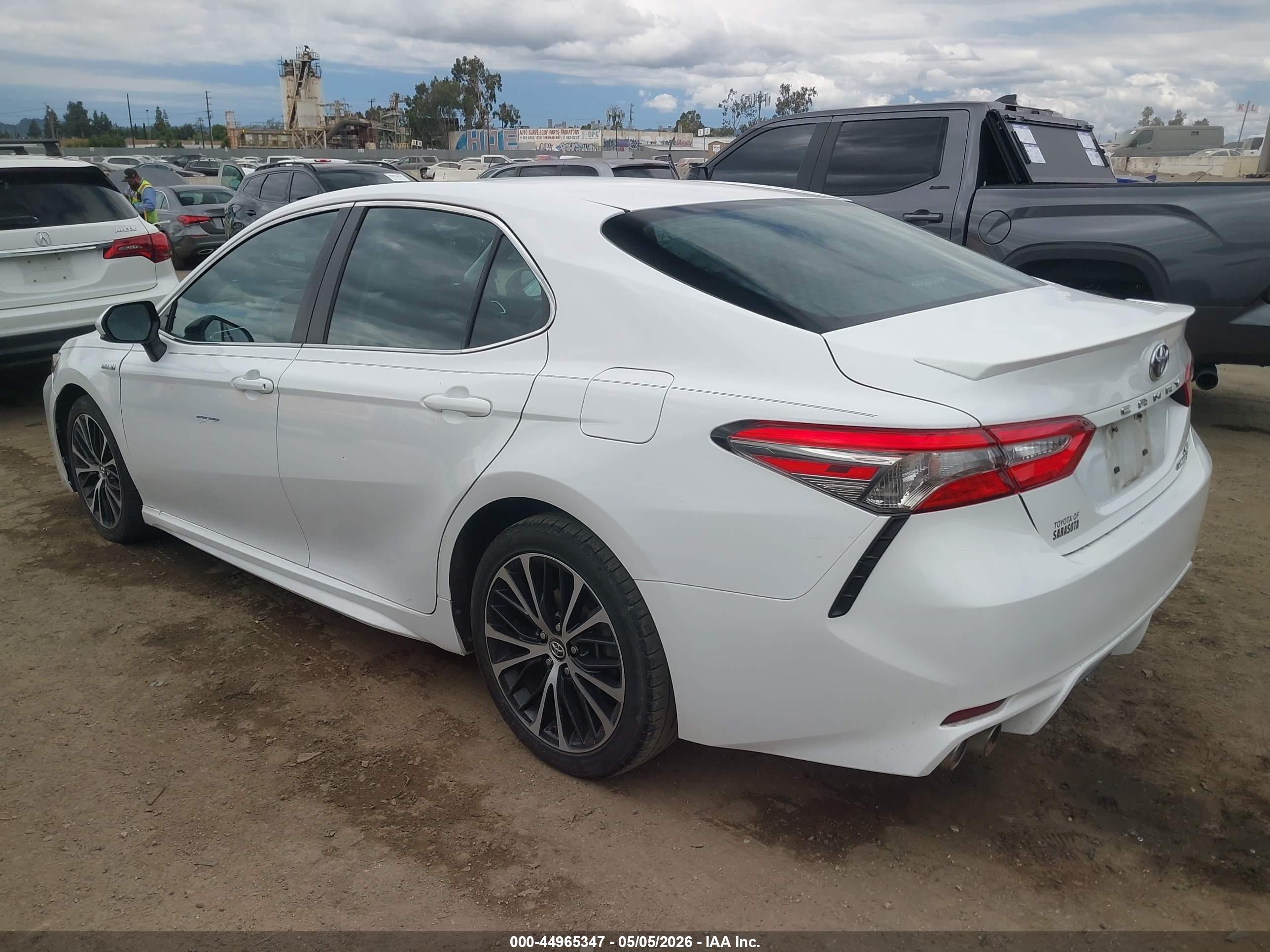 TOYOTA CAMRY image 3