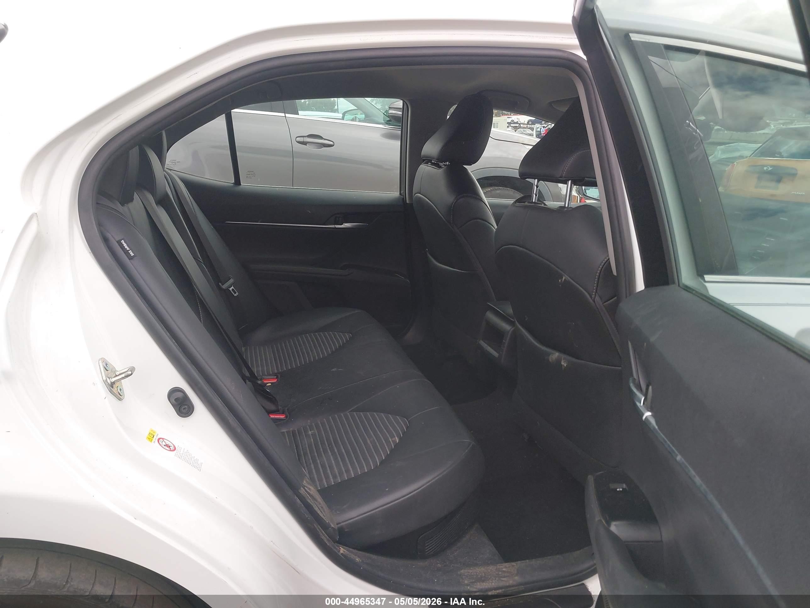 TOYOTA CAMRY image 8