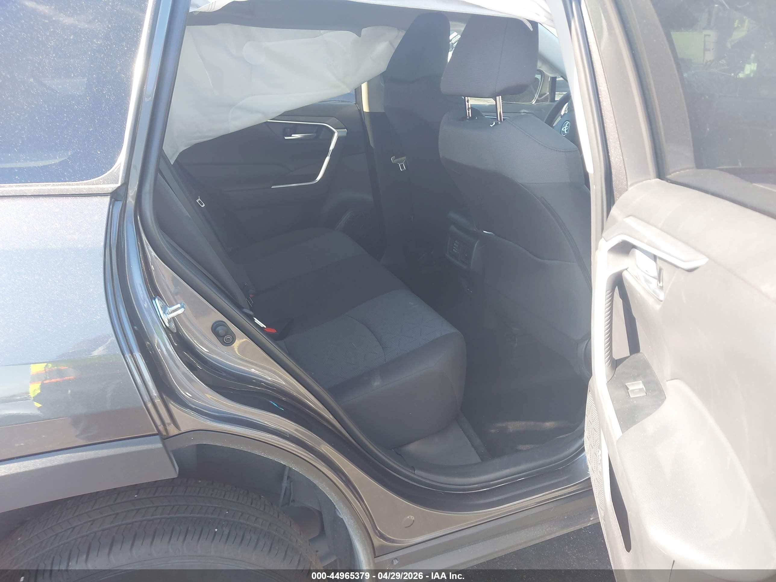 TOYOTA RAV4 image 8