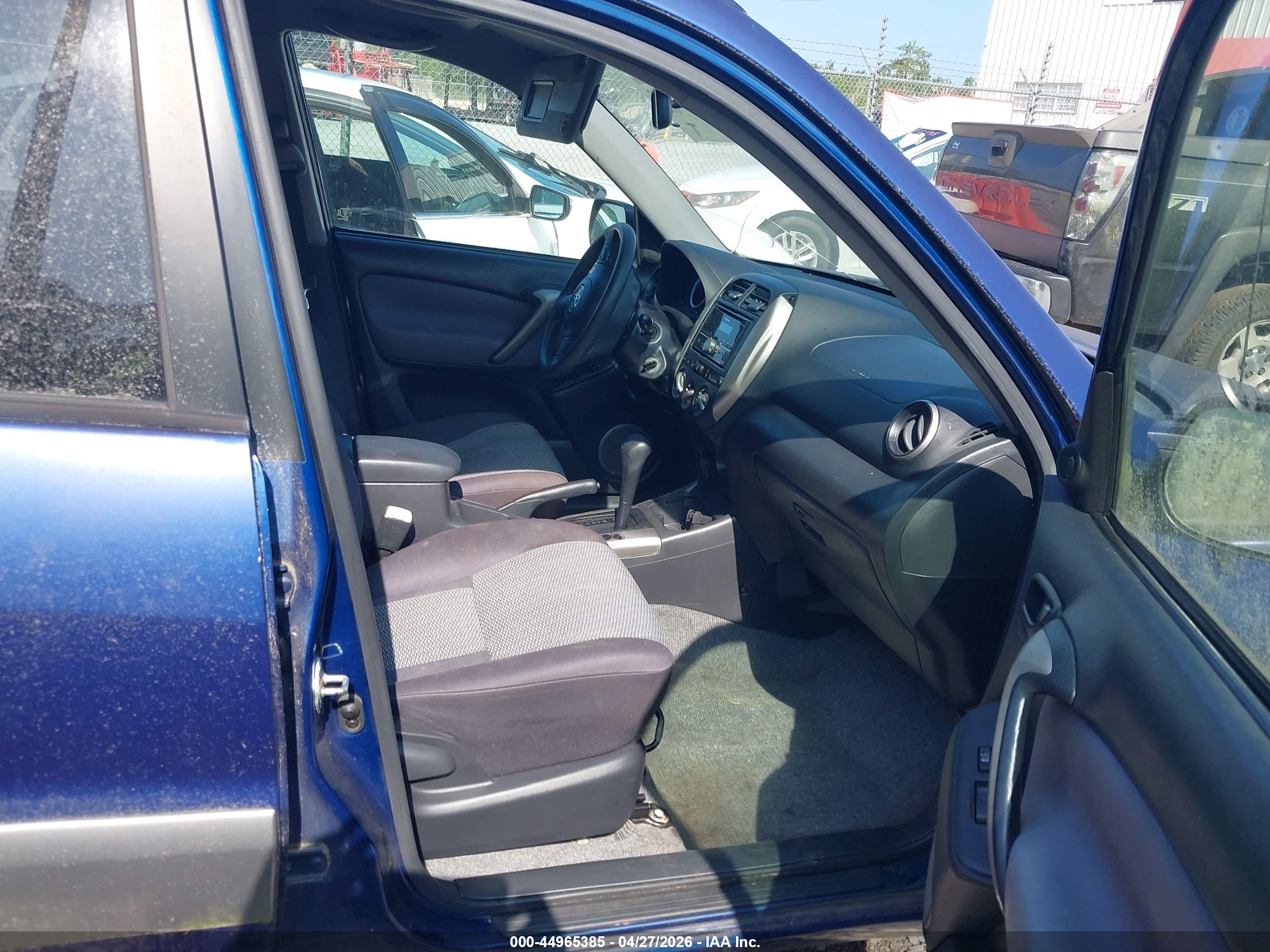 TOYOTA RAV4 image 5