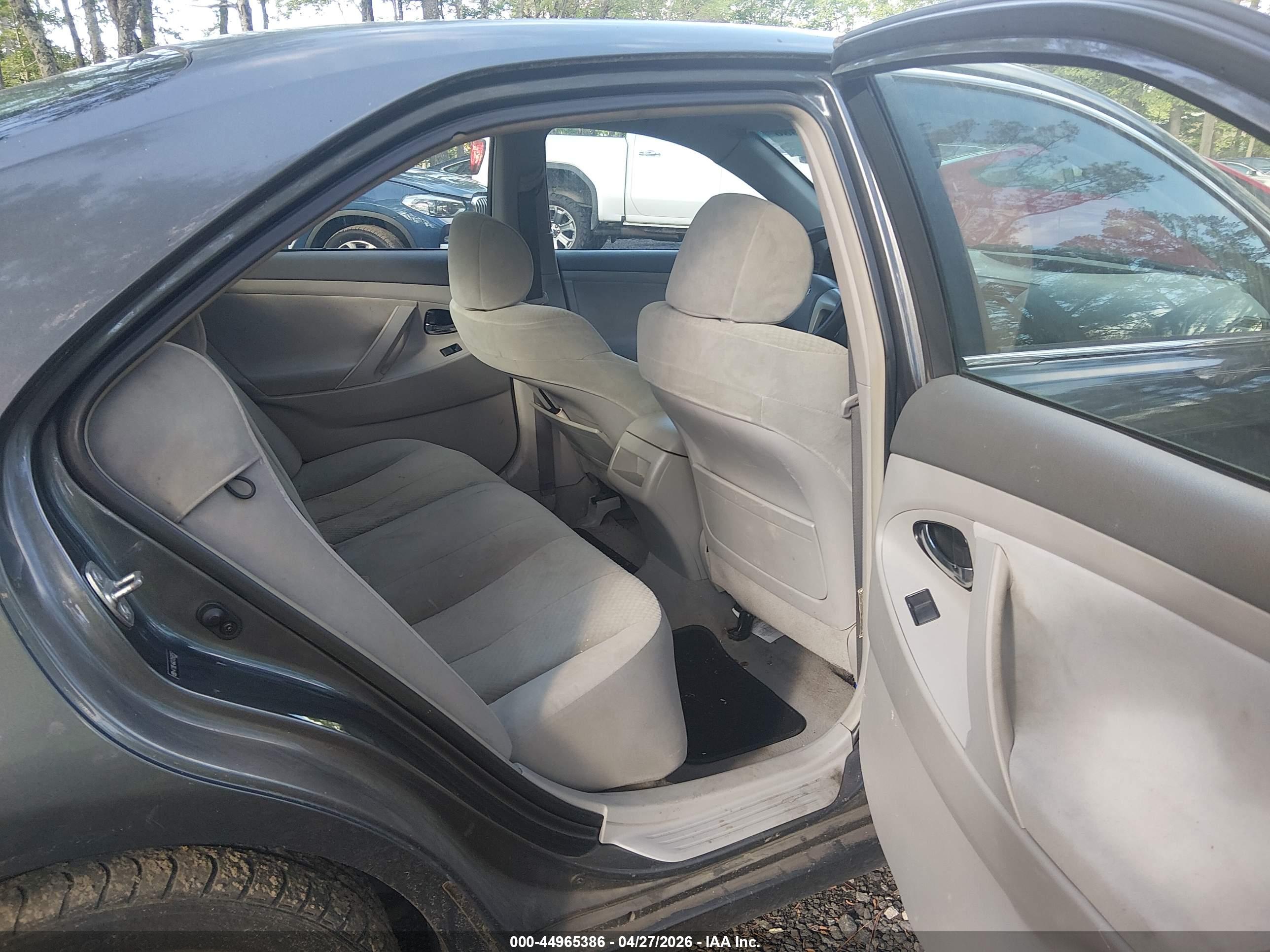 TOYOTA CAMRY image 8