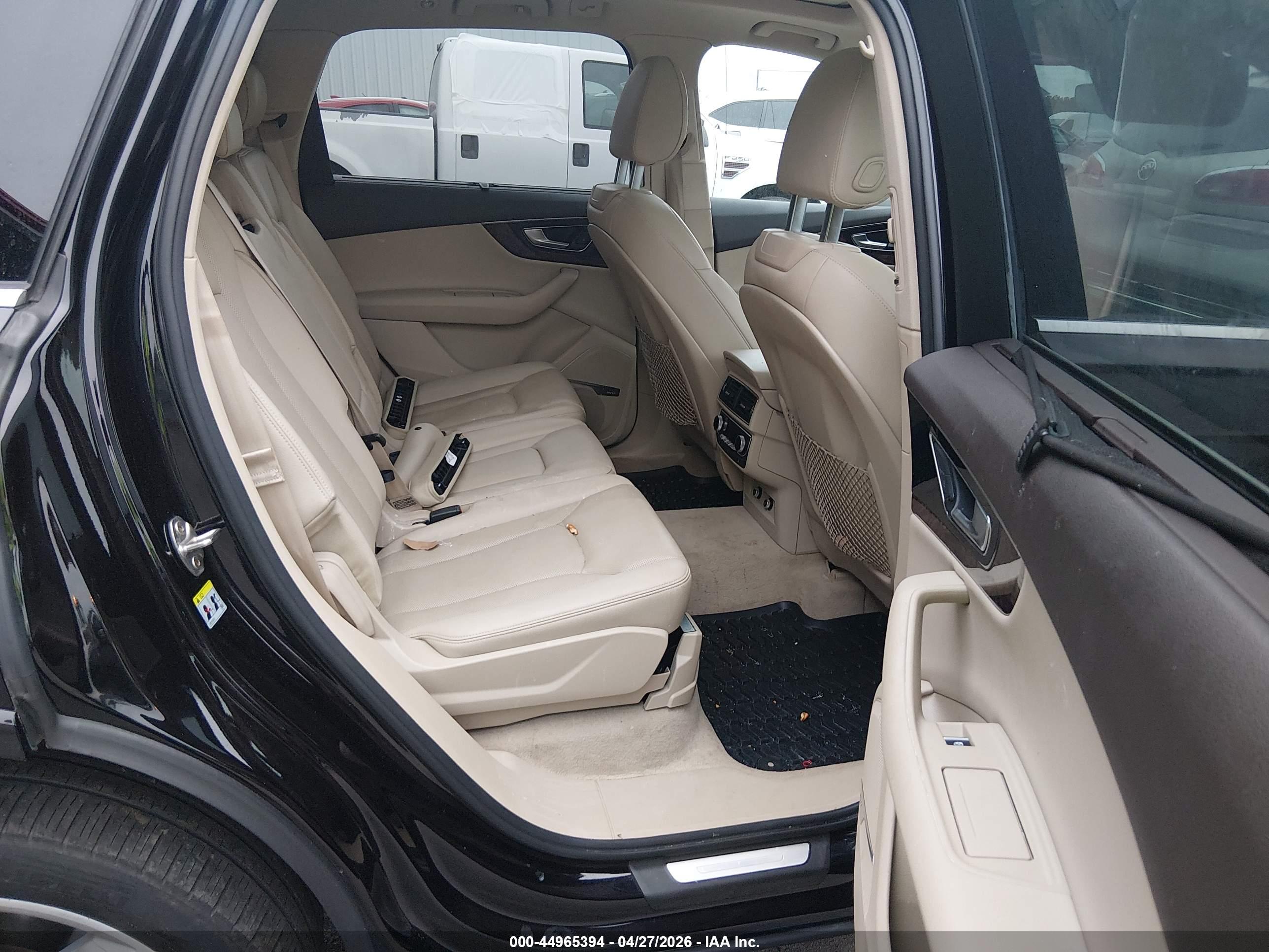 AUDI Q7 image 8