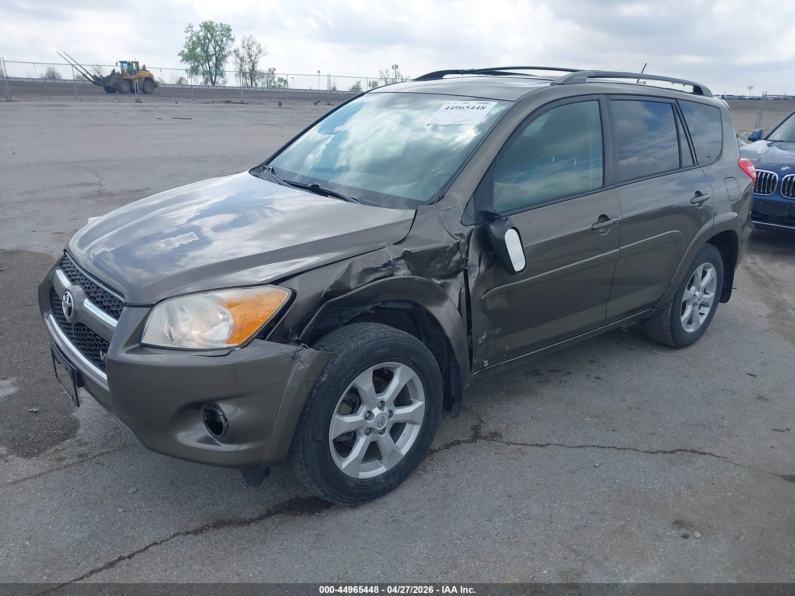 TOYOTA RAV4 image 2