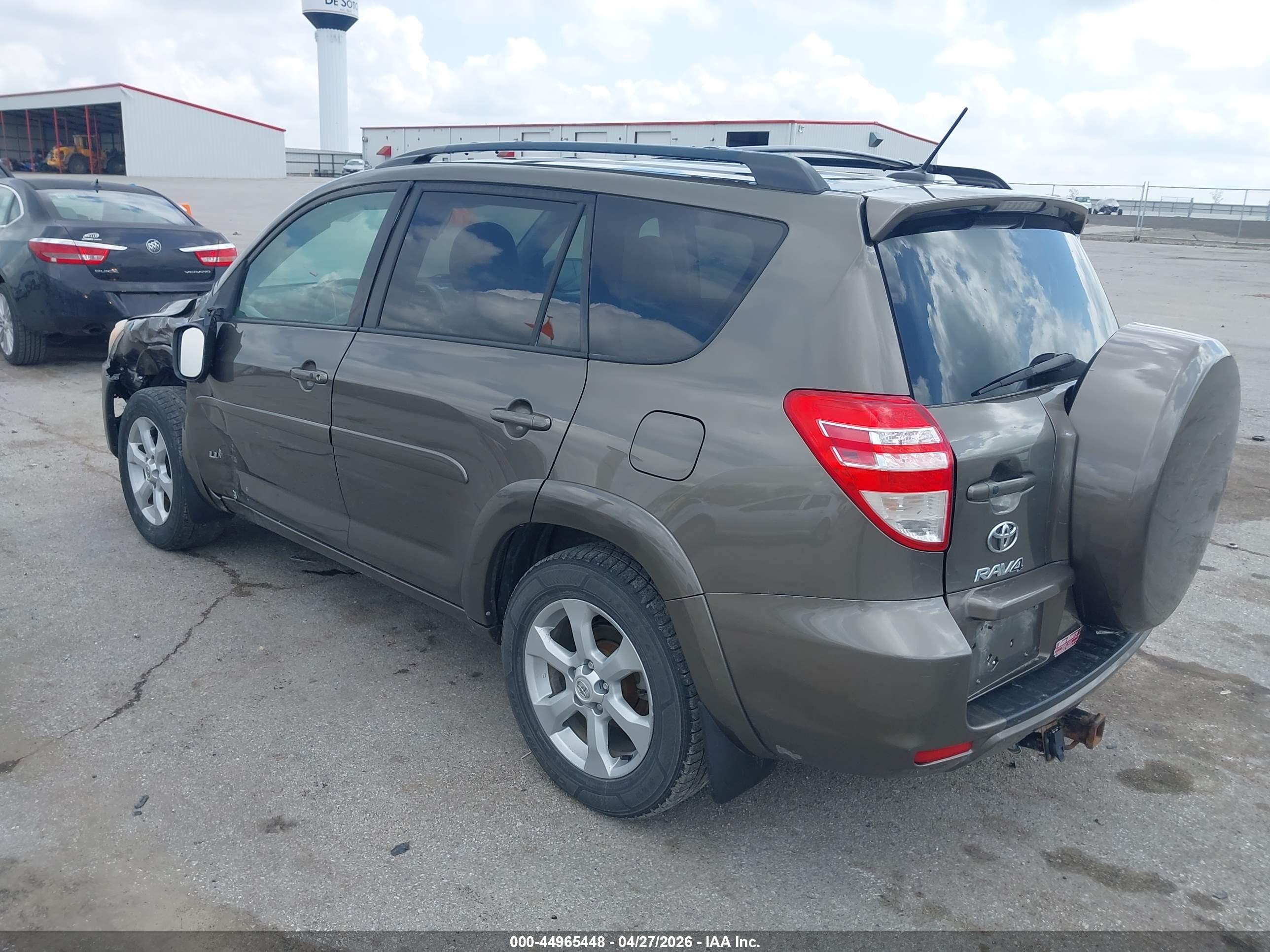 TOYOTA RAV4 image 3