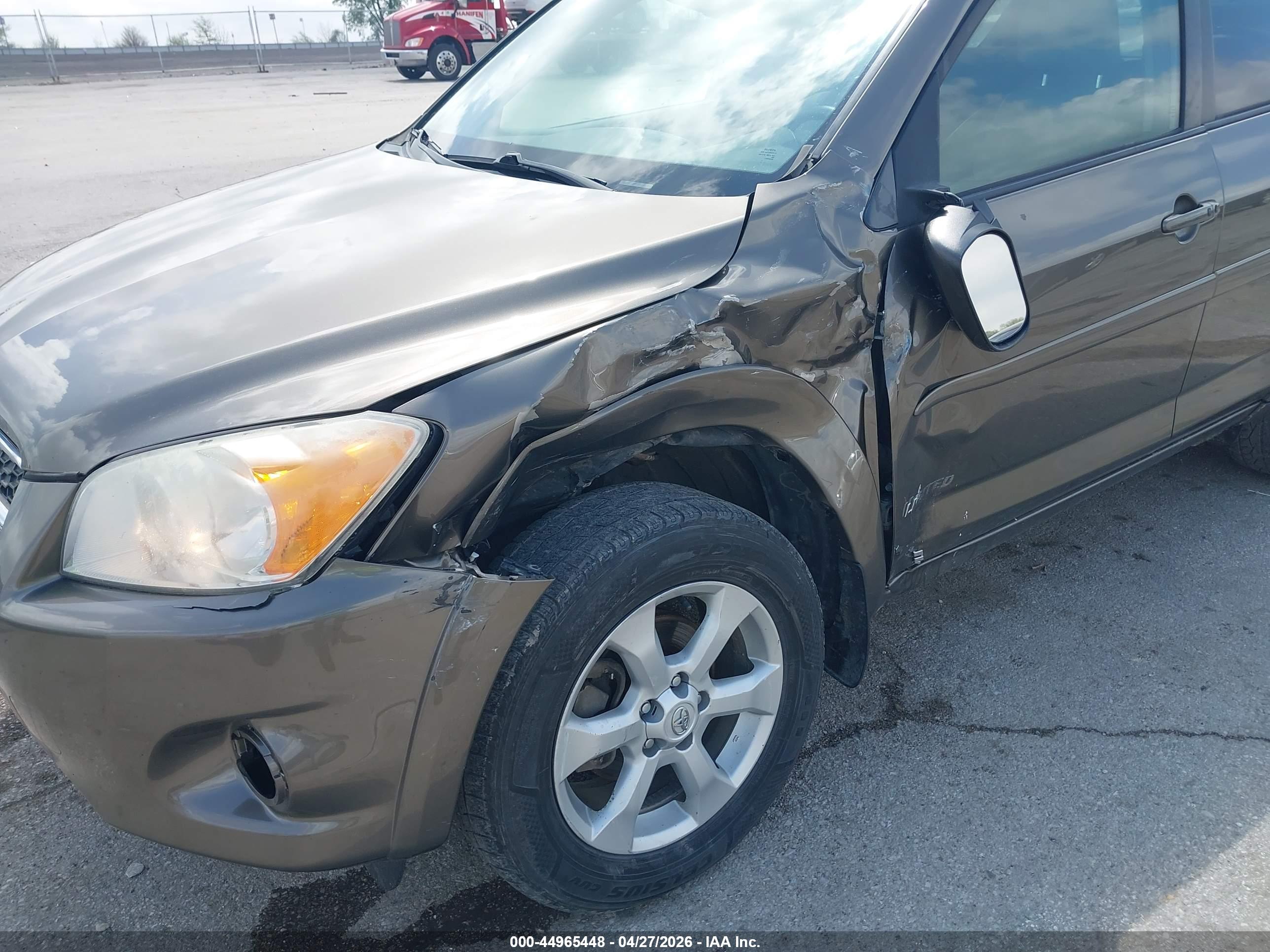 TOYOTA RAV4 image 6