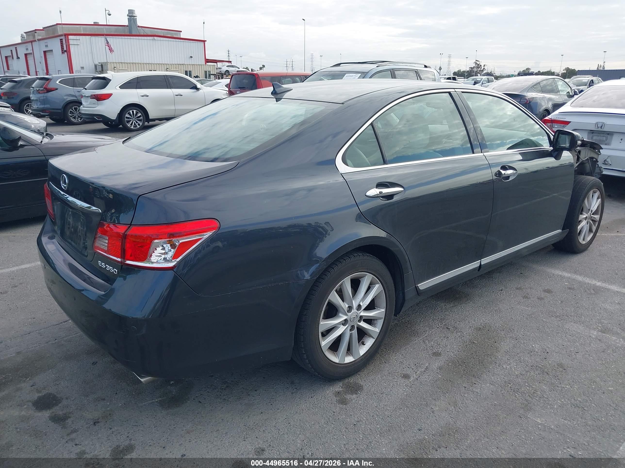 LEXUS ES image 4