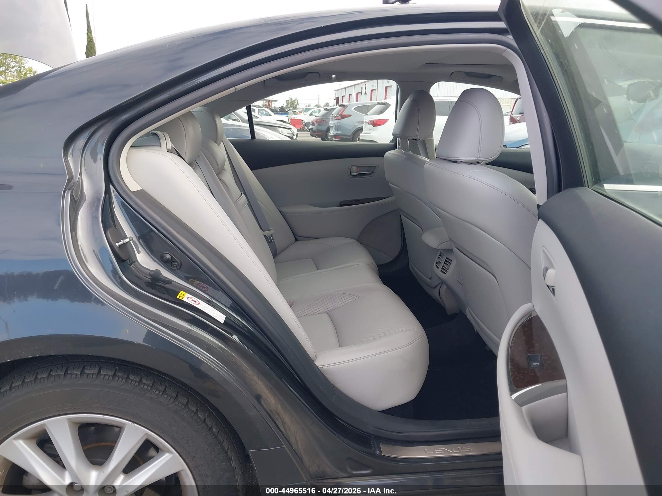 LEXUS ES image 8