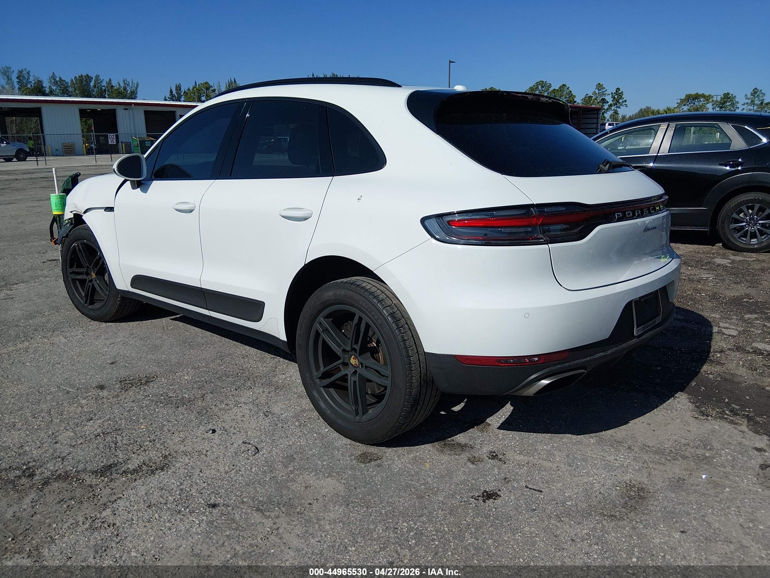 PORSCHE MACAN image 3
