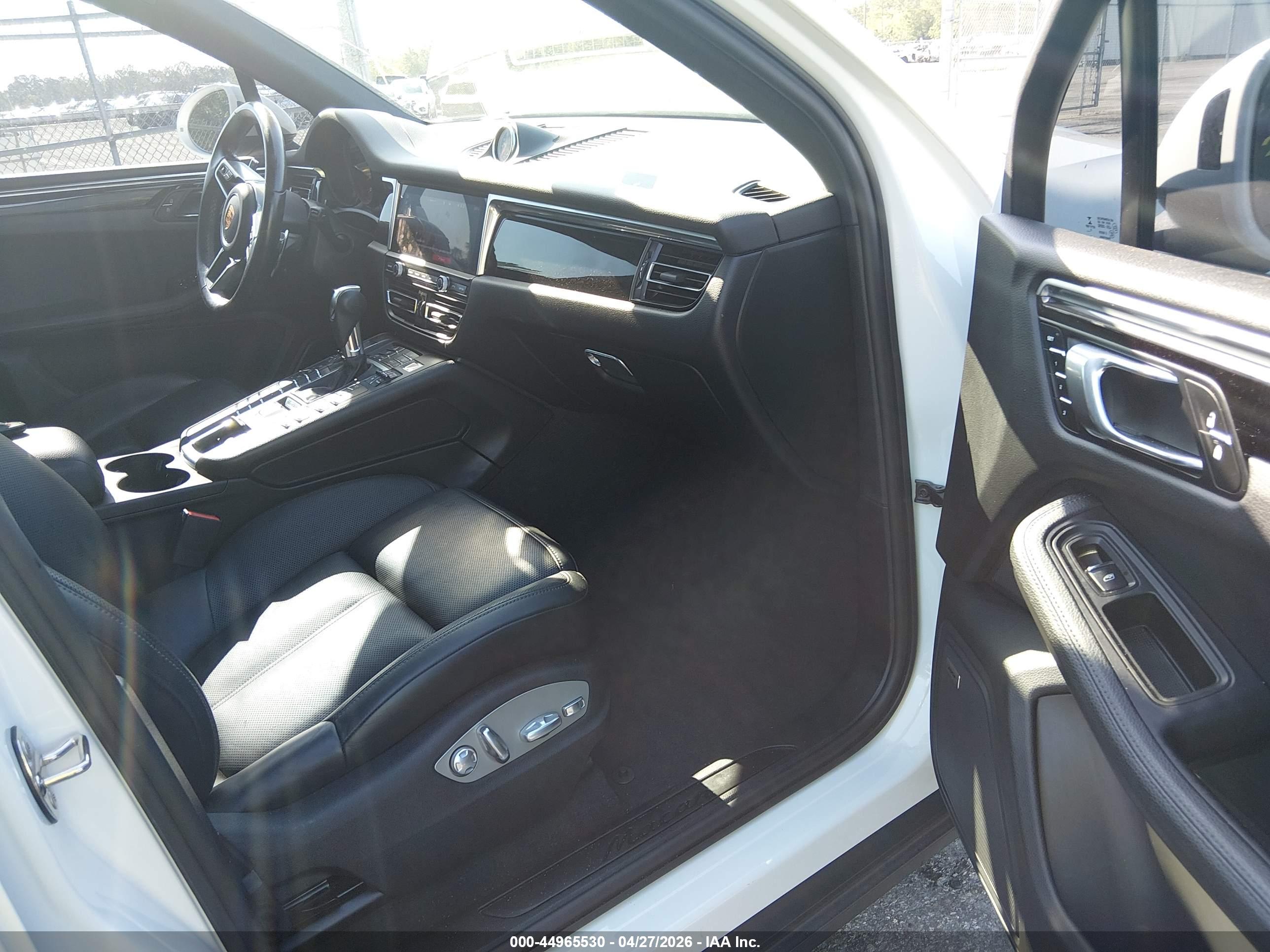 PORSCHE MACAN image 5