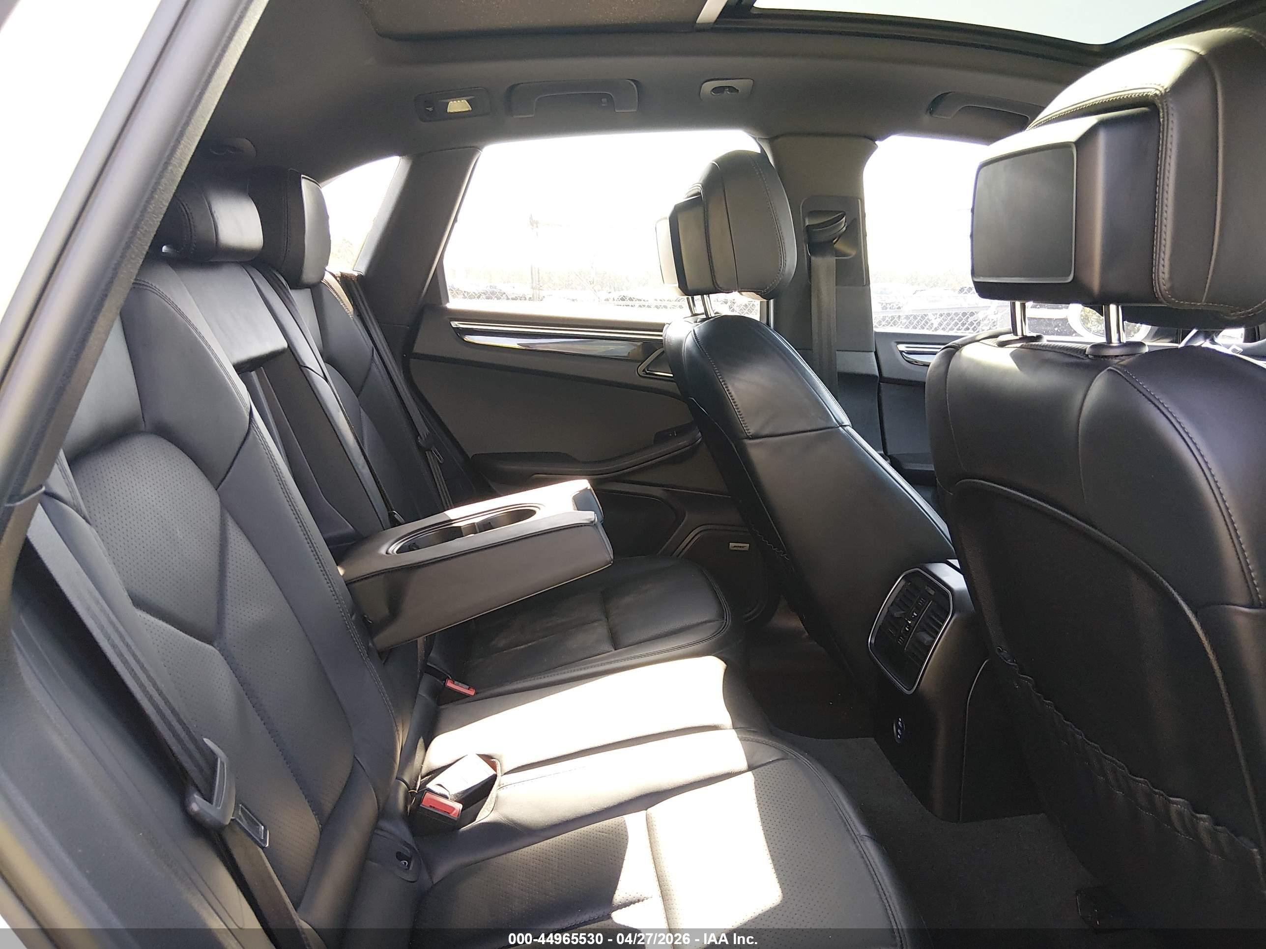 PORSCHE MACAN image 8