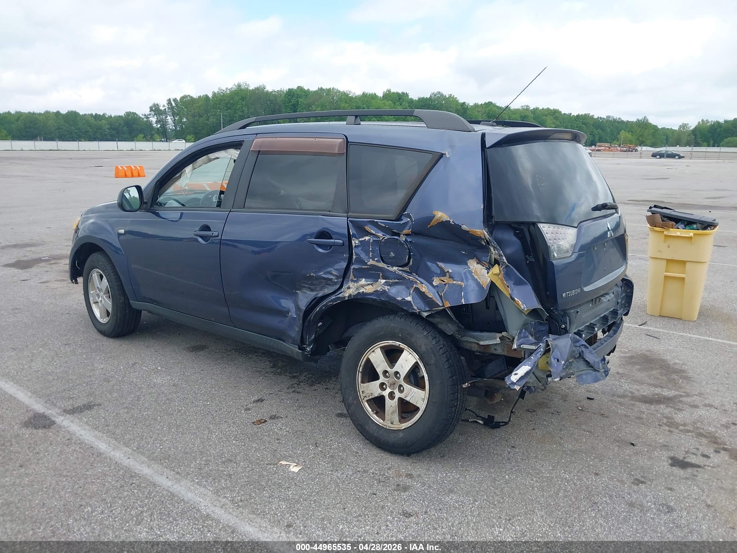 MITSUBISHI OUTLANDER image 3