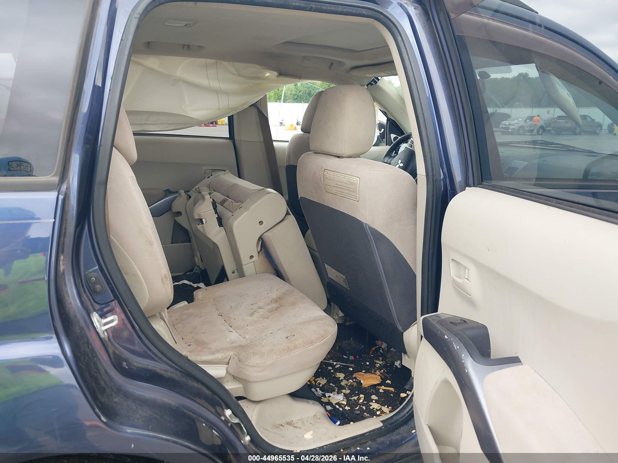 MITSUBISHI OUTLANDER image 8