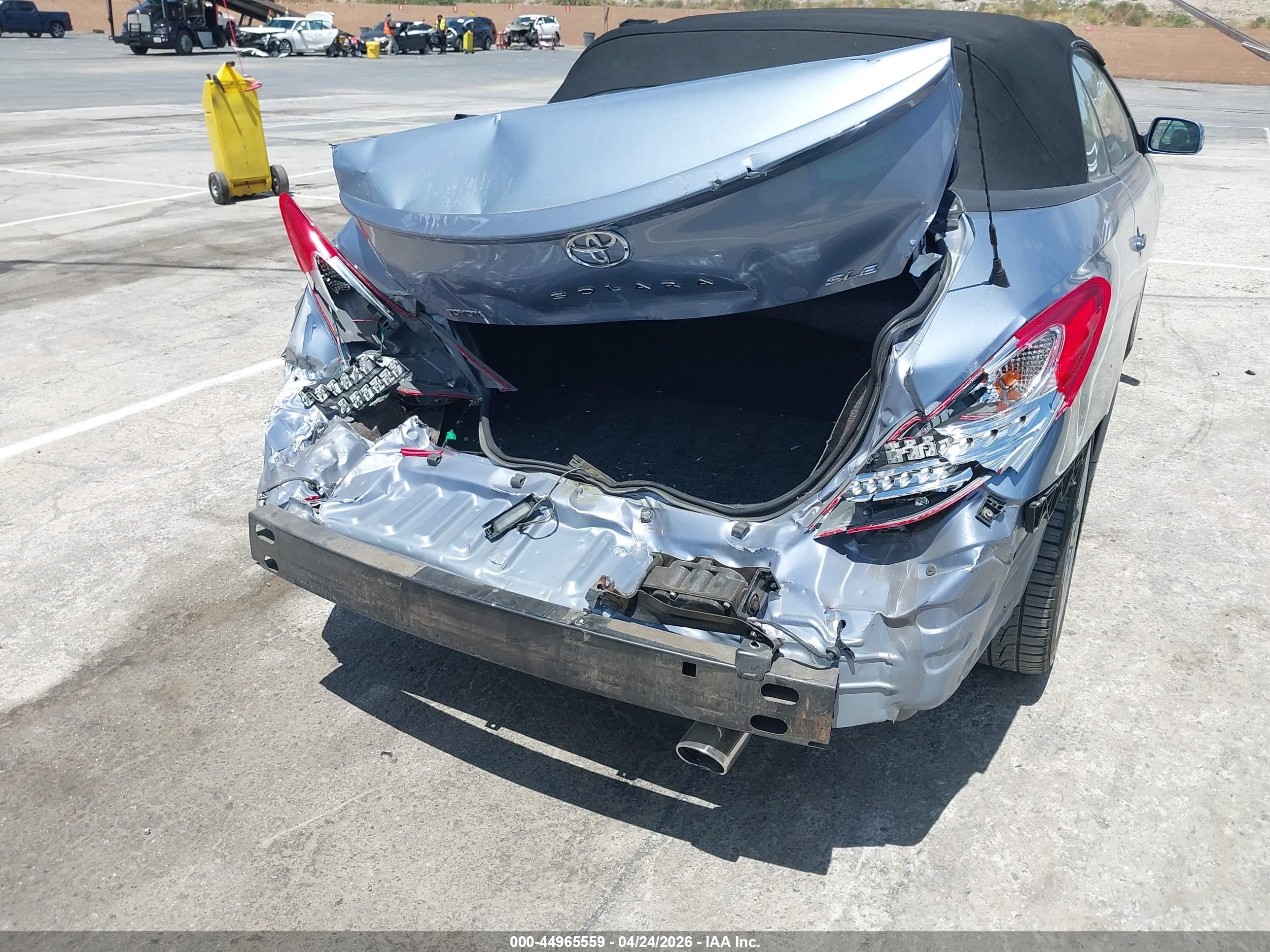TOYOTA CAMRY image 6