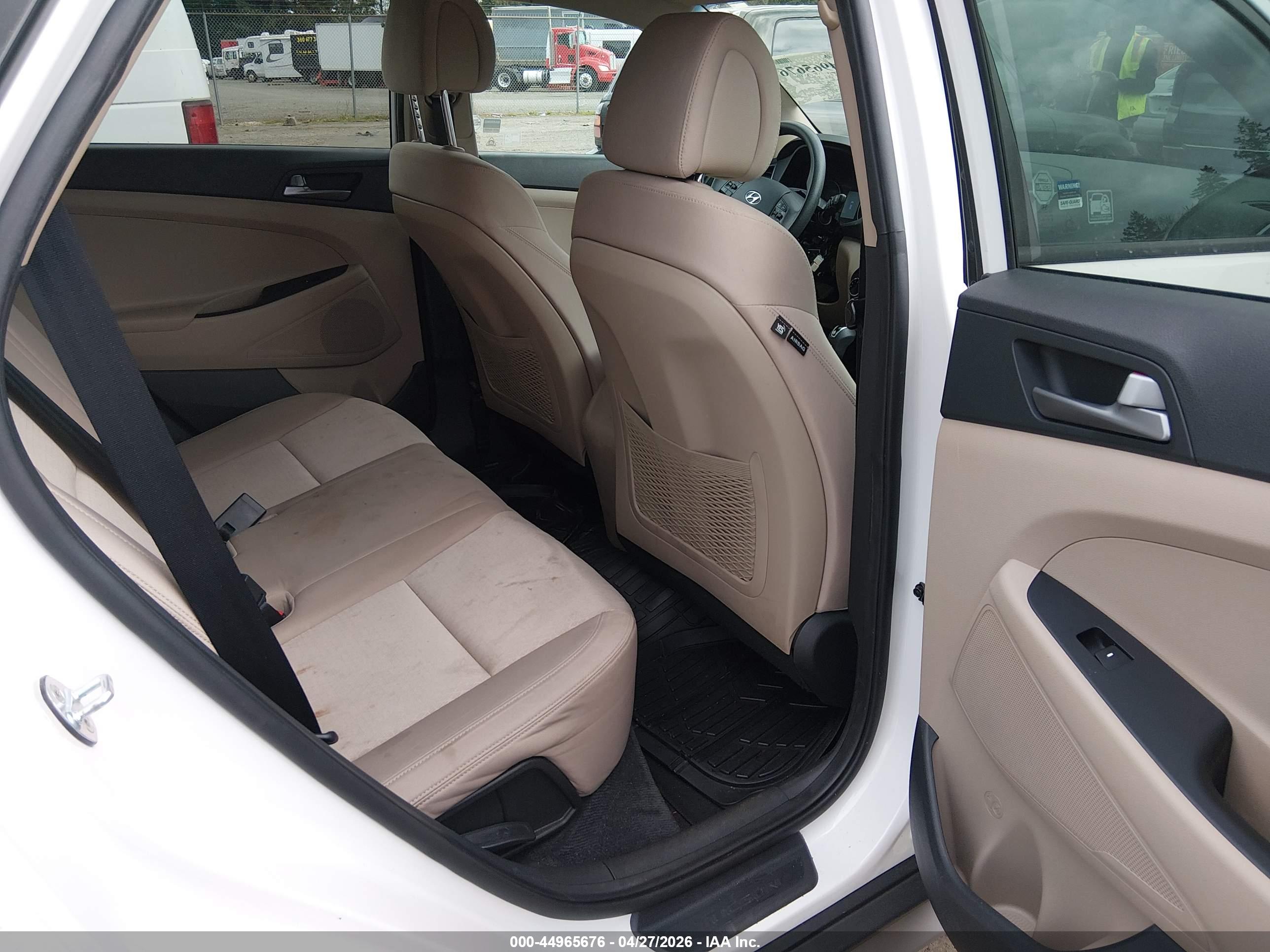 HYUNDAI TUCSON image 8