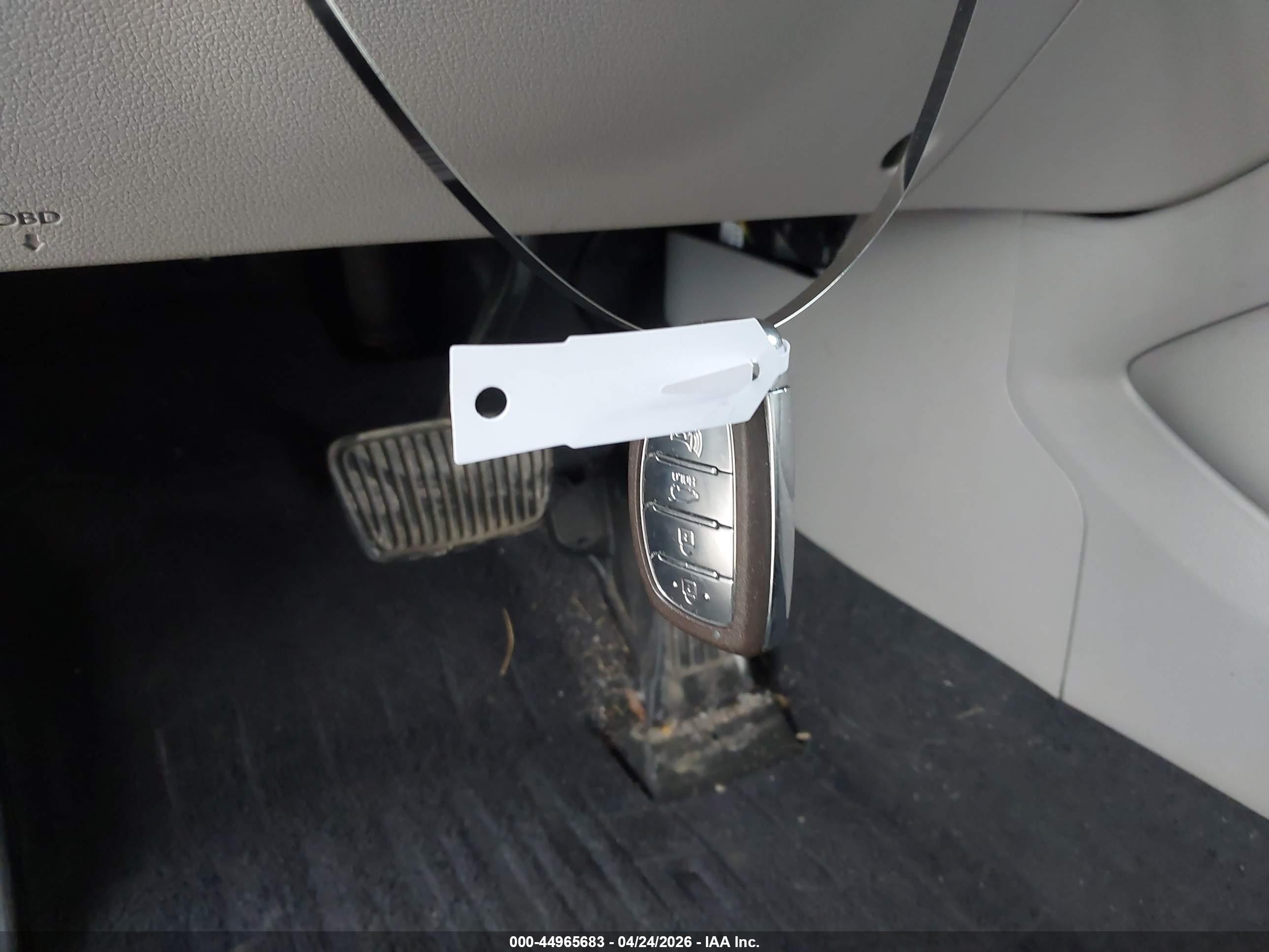 HYUNDAI TUCSON image 11