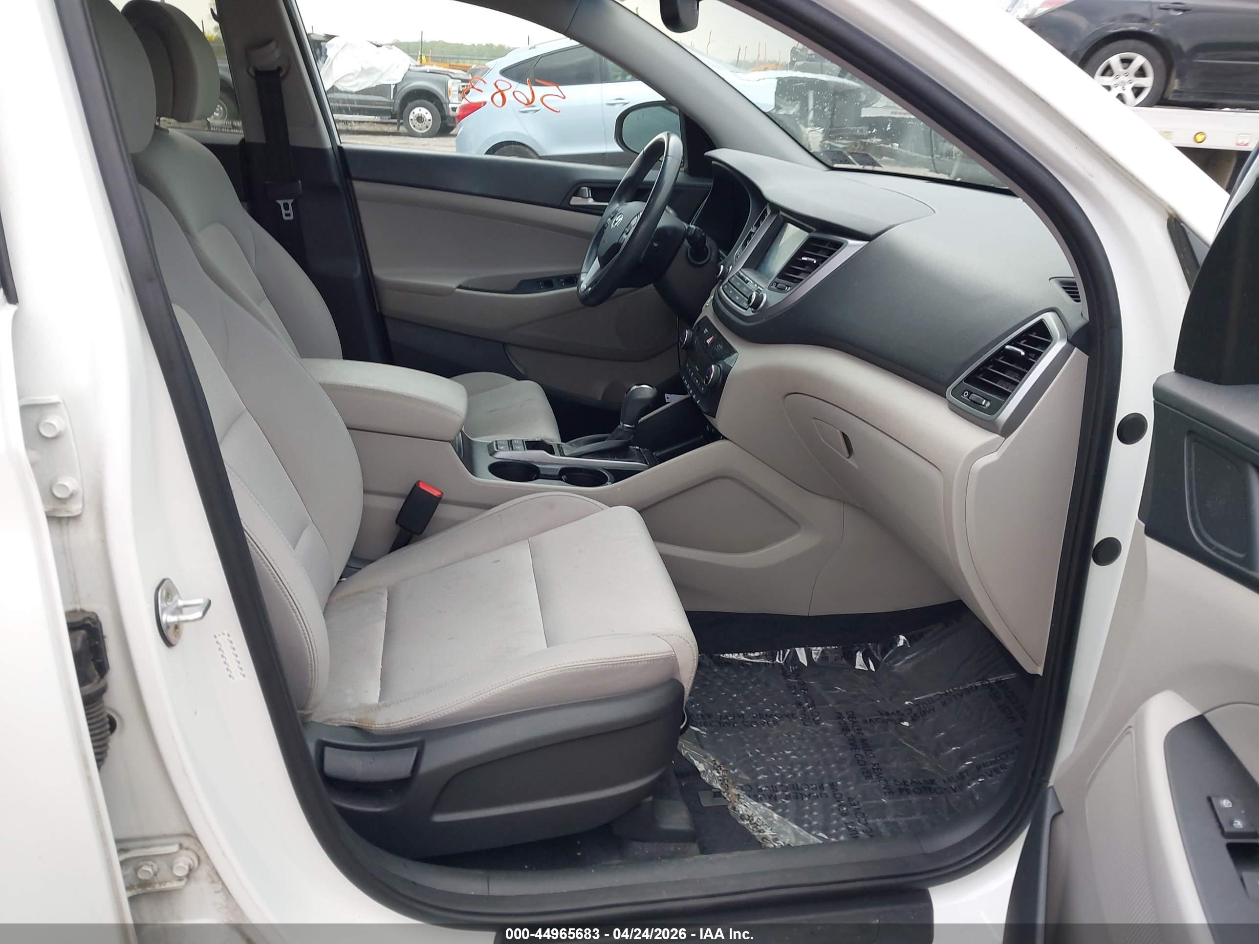 HYUNDAI TUCSON image 5