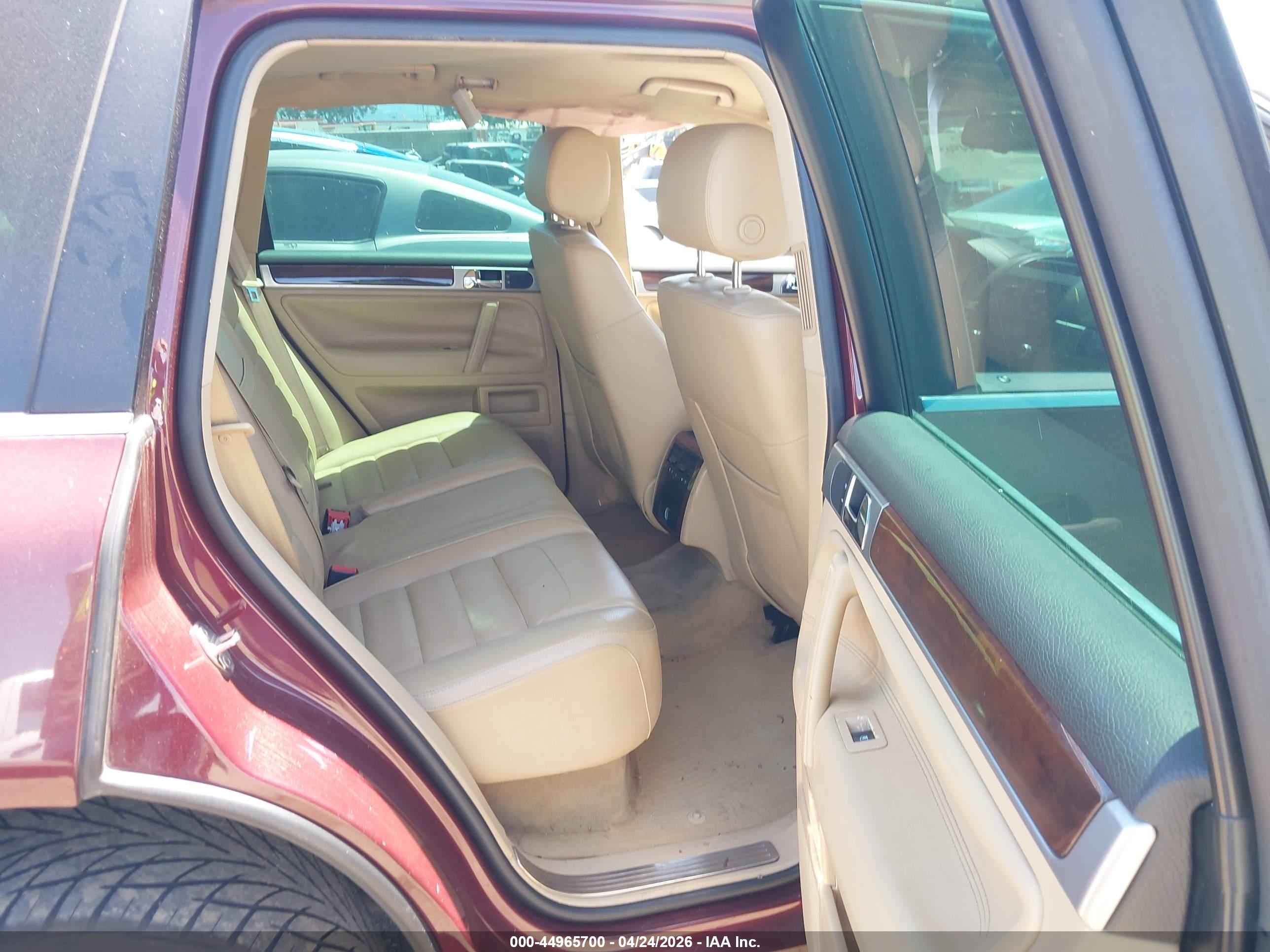 VOLKSWAGEN TOUAREG image 8