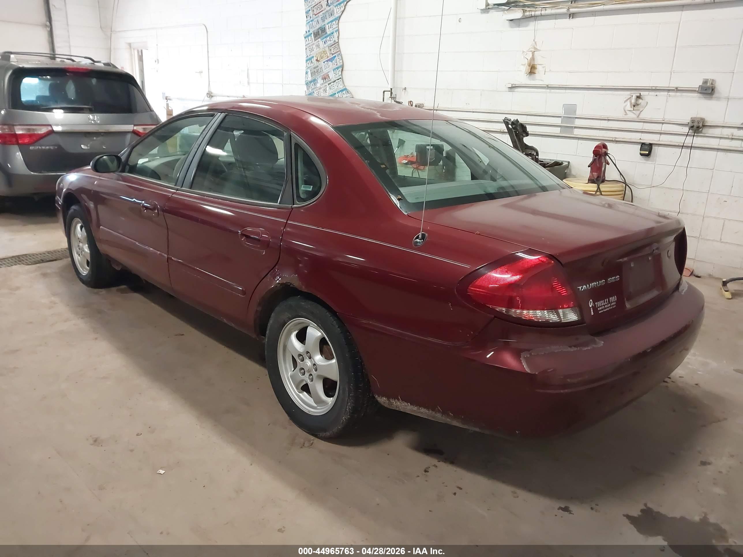 FORD TAURUS image 3