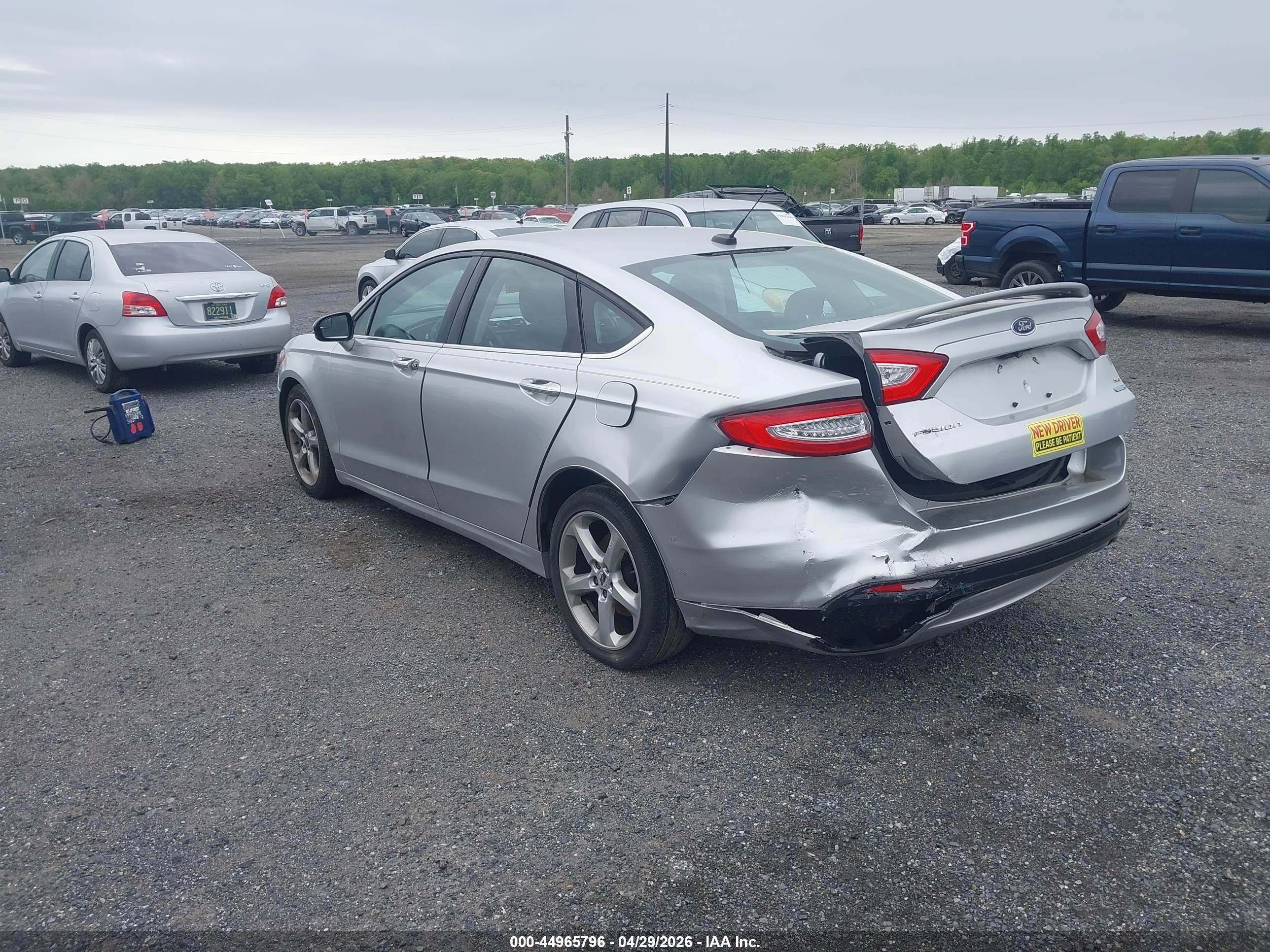FORD FUSION image 3