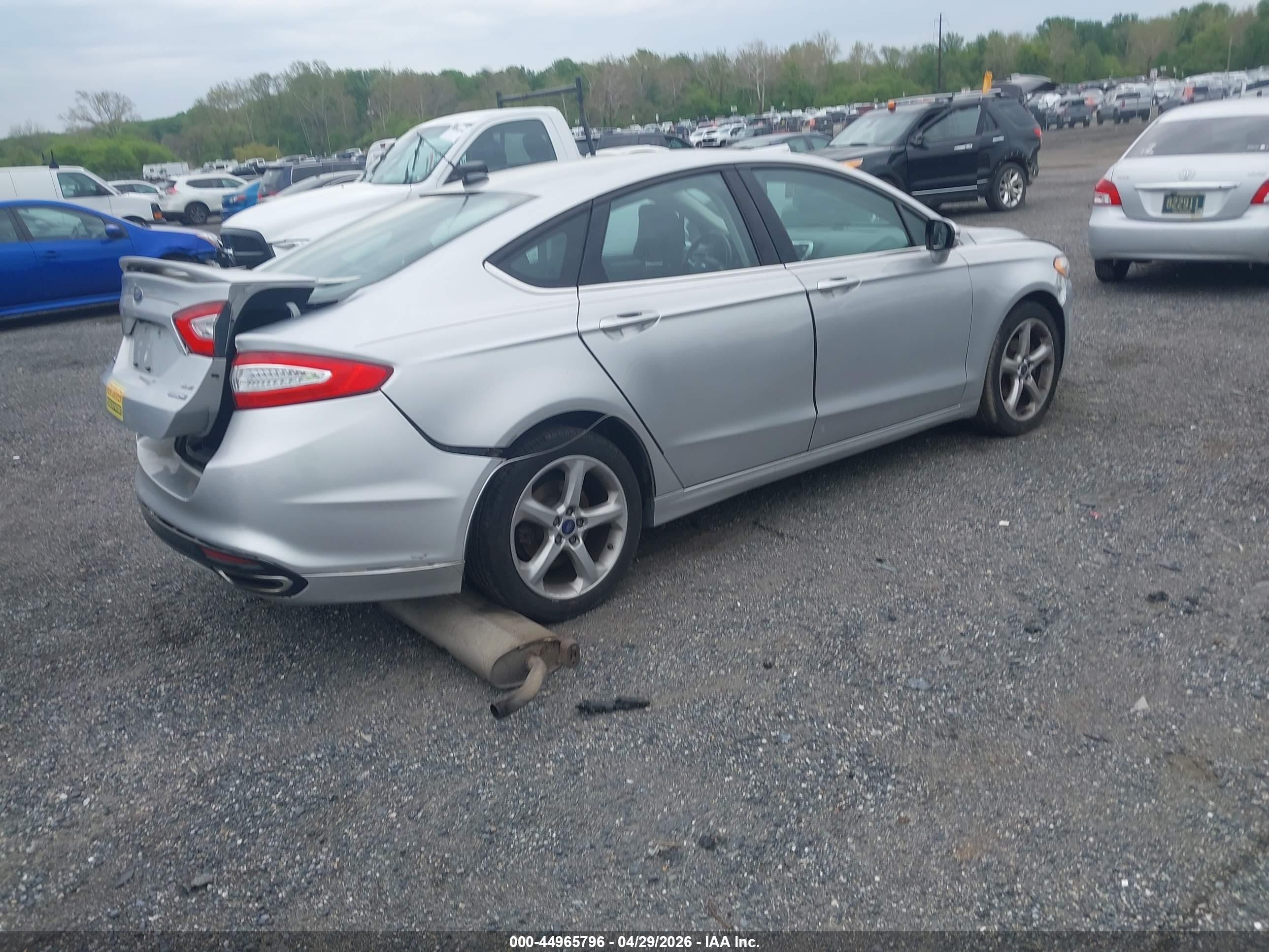 FORD FUSION image 4