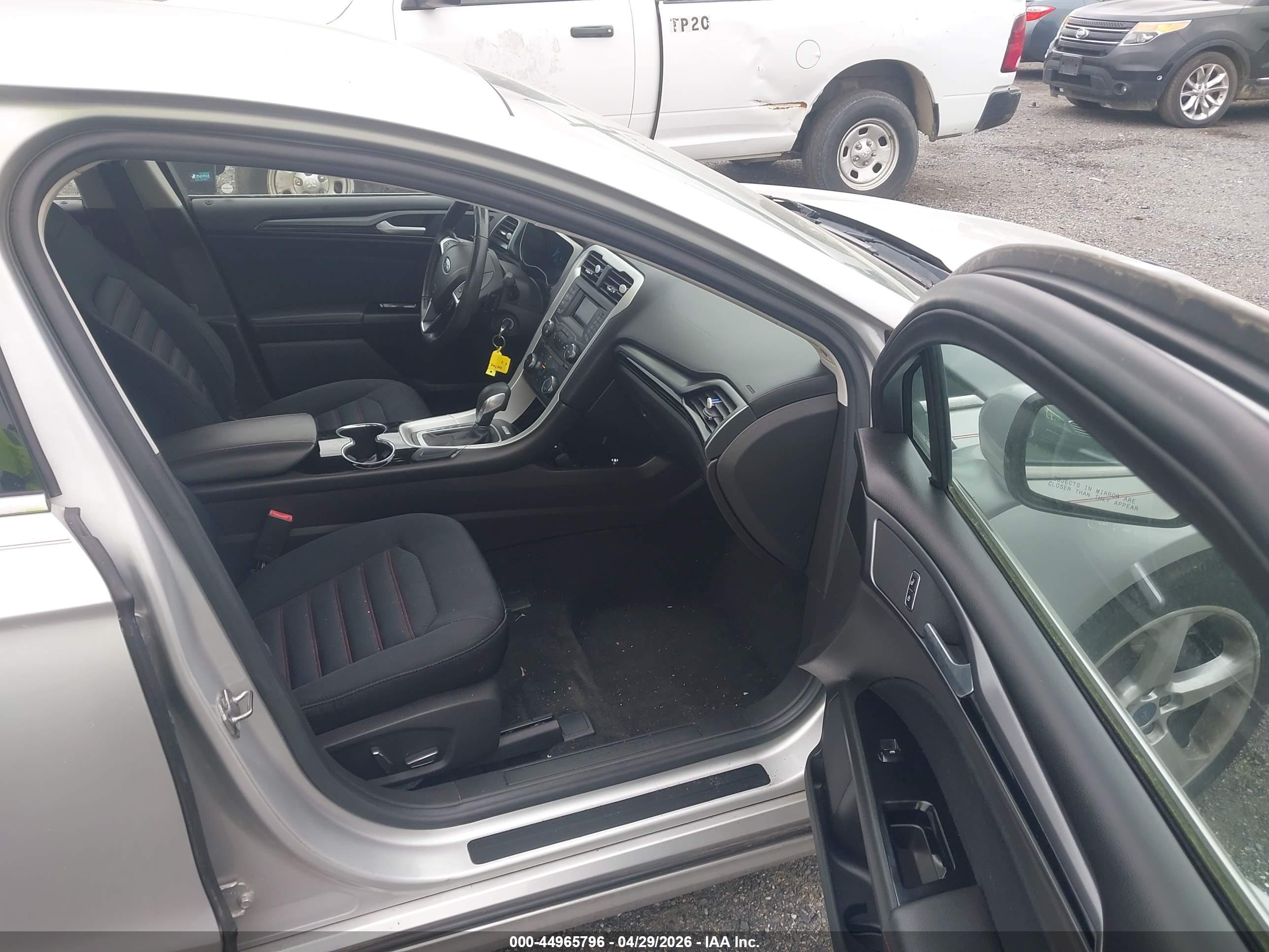 FORD FUSION image 5