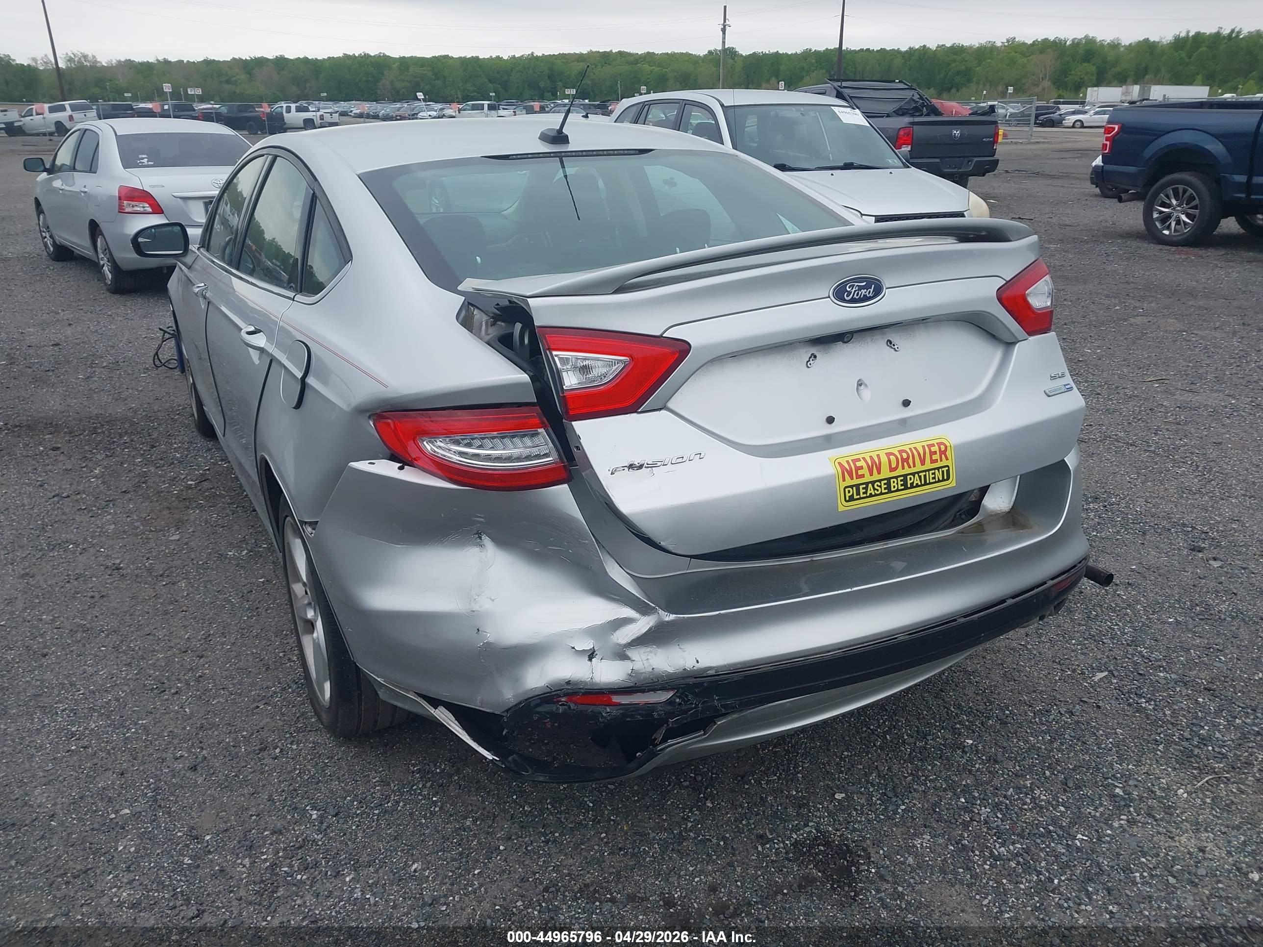 FORD FUSION image 6