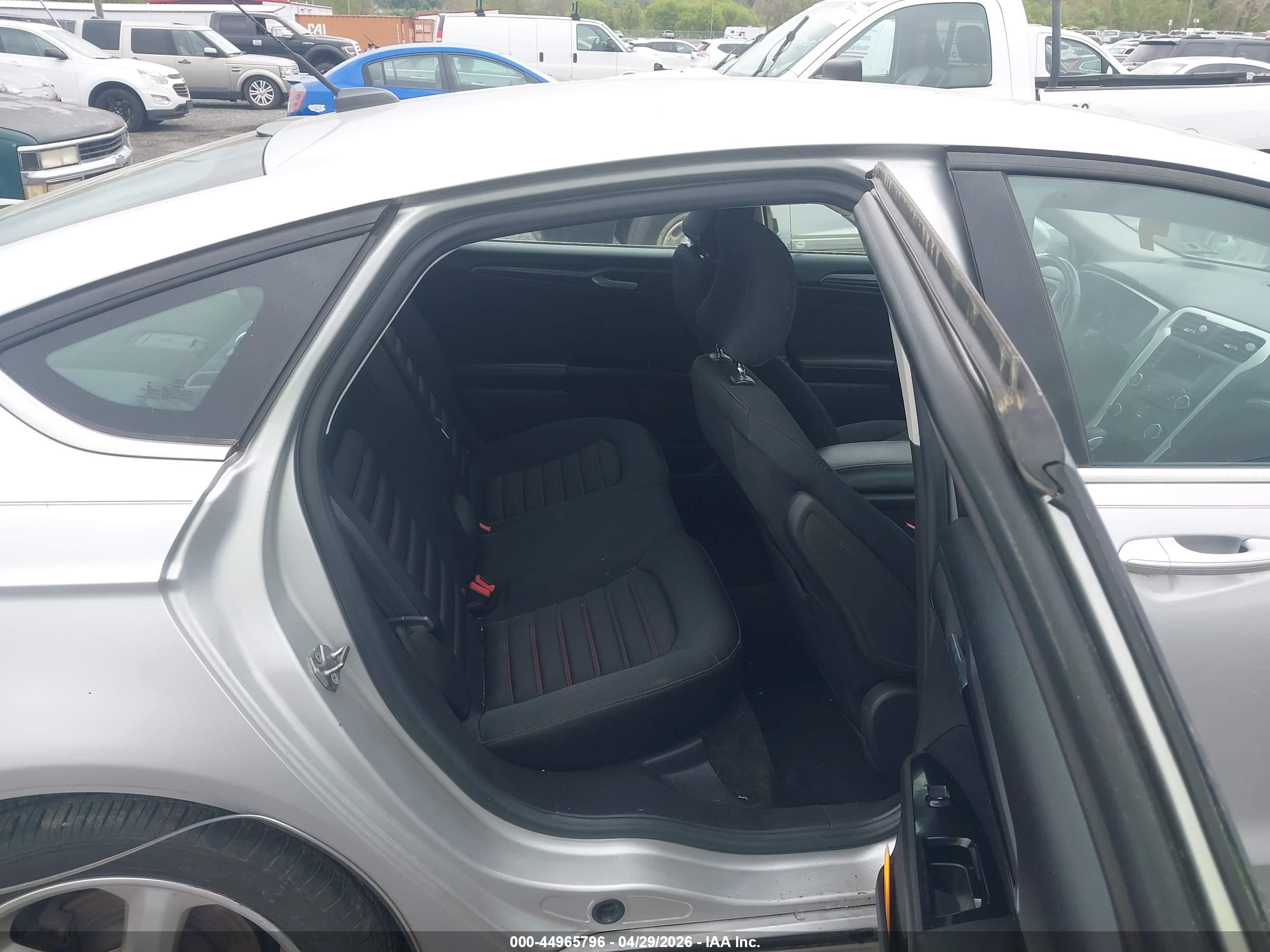 FORD FUSION image 8