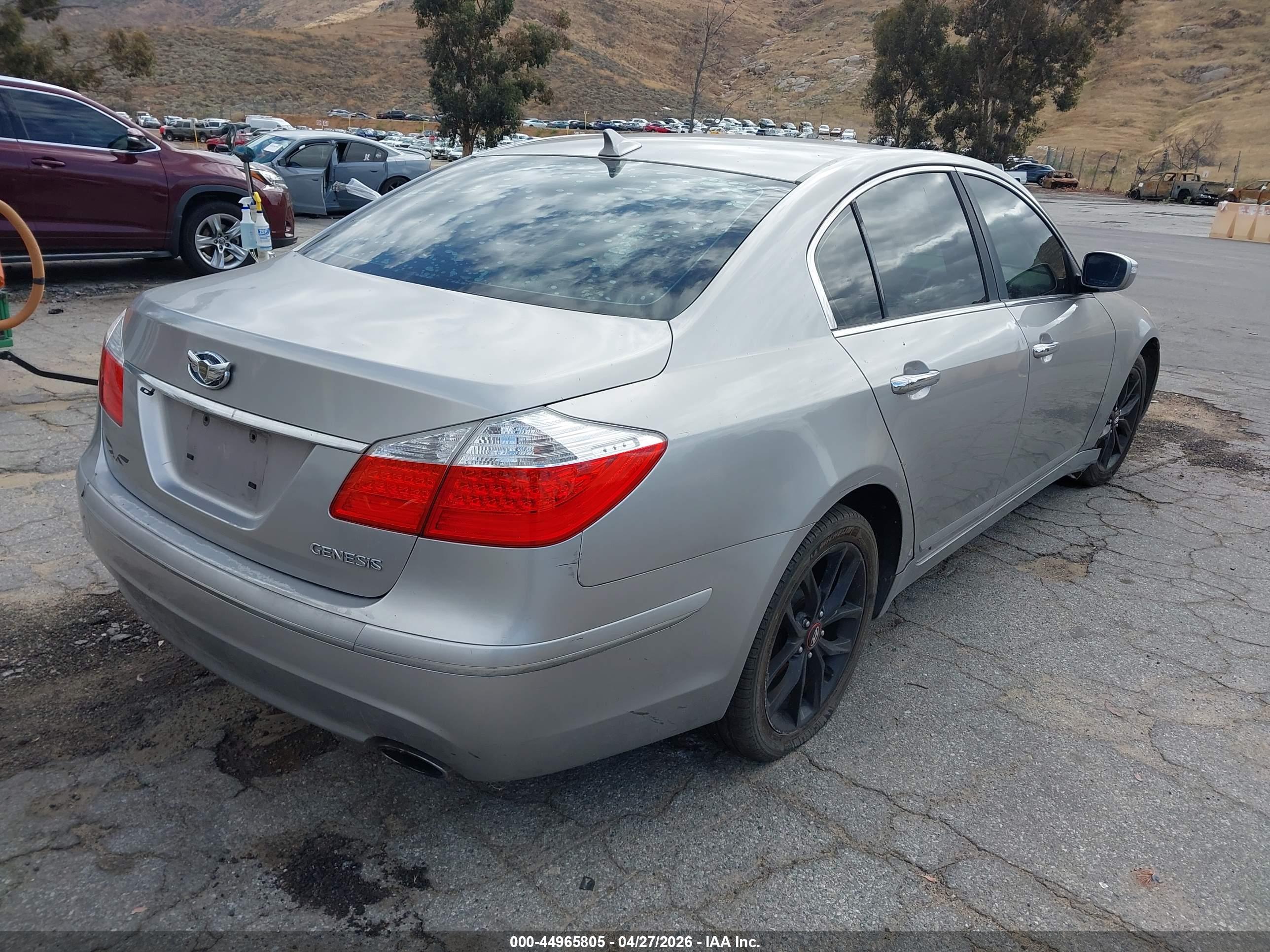 HYUNDAI GENESIS image 4