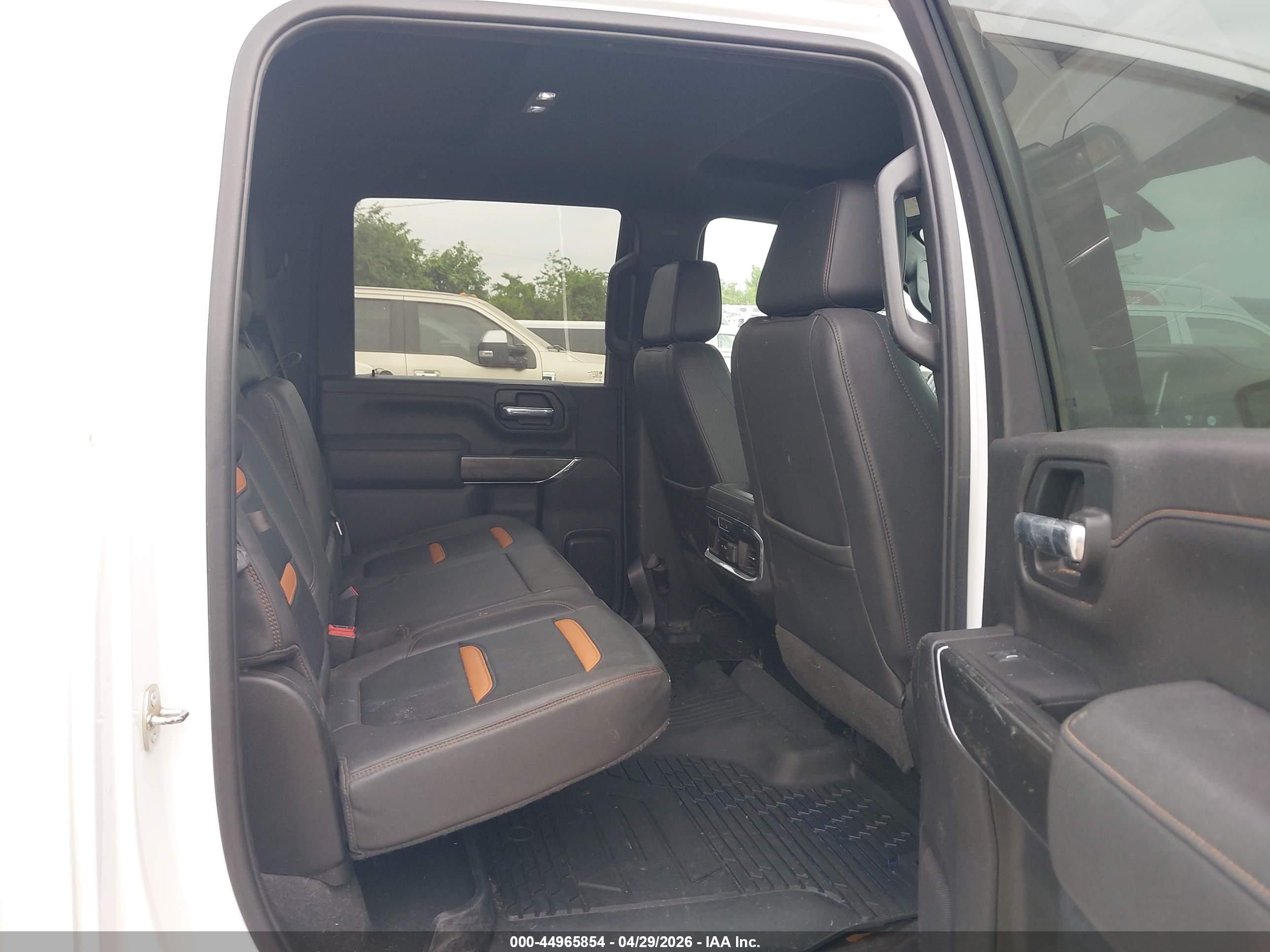 GMC SIERRA image 8