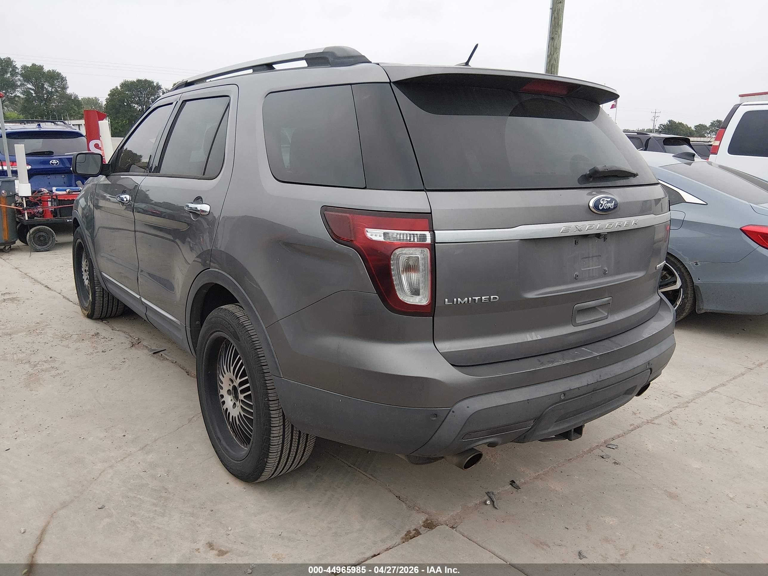 FORD EXPLORER image 3