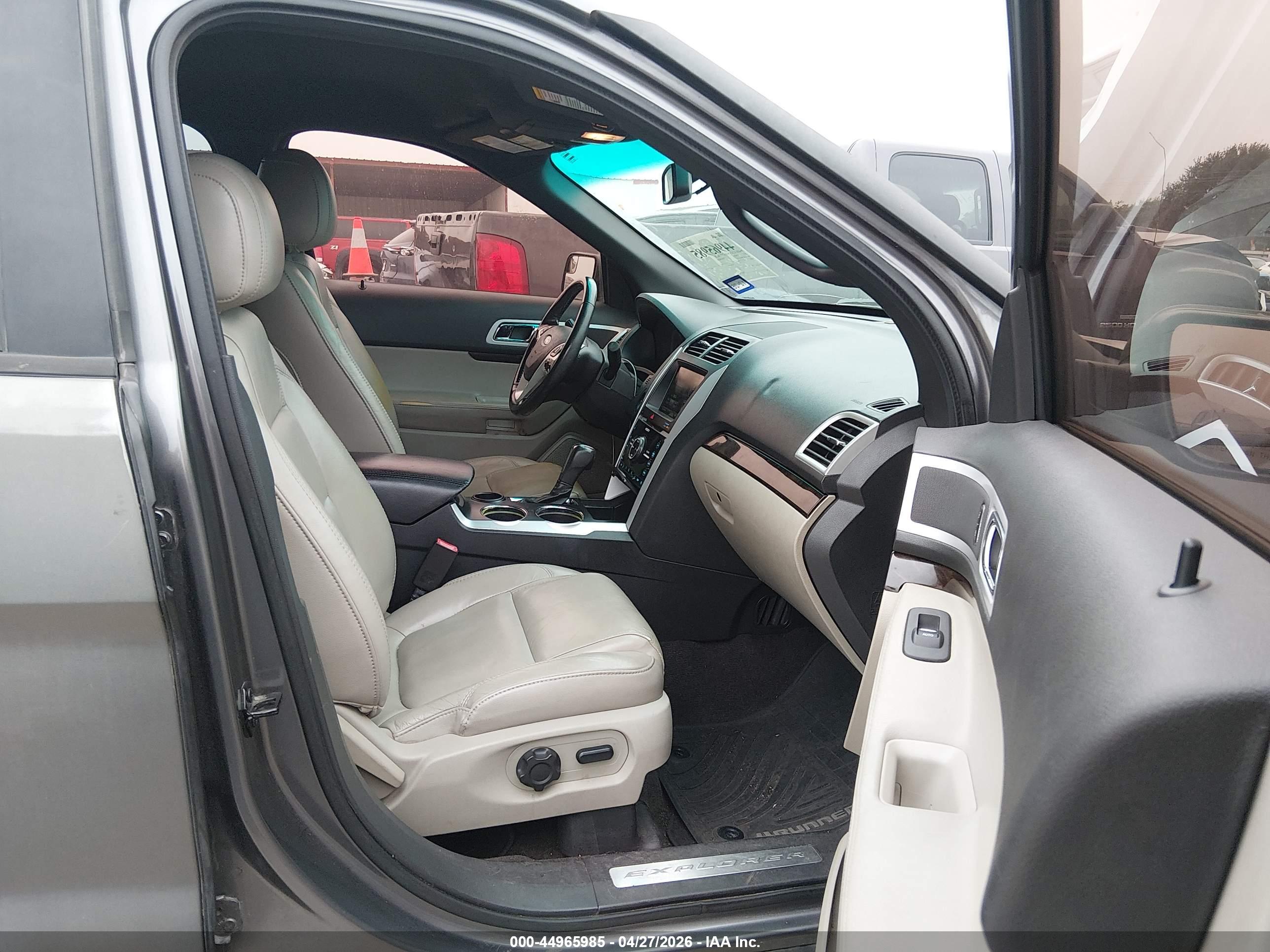 FORD EXPLORER image 5