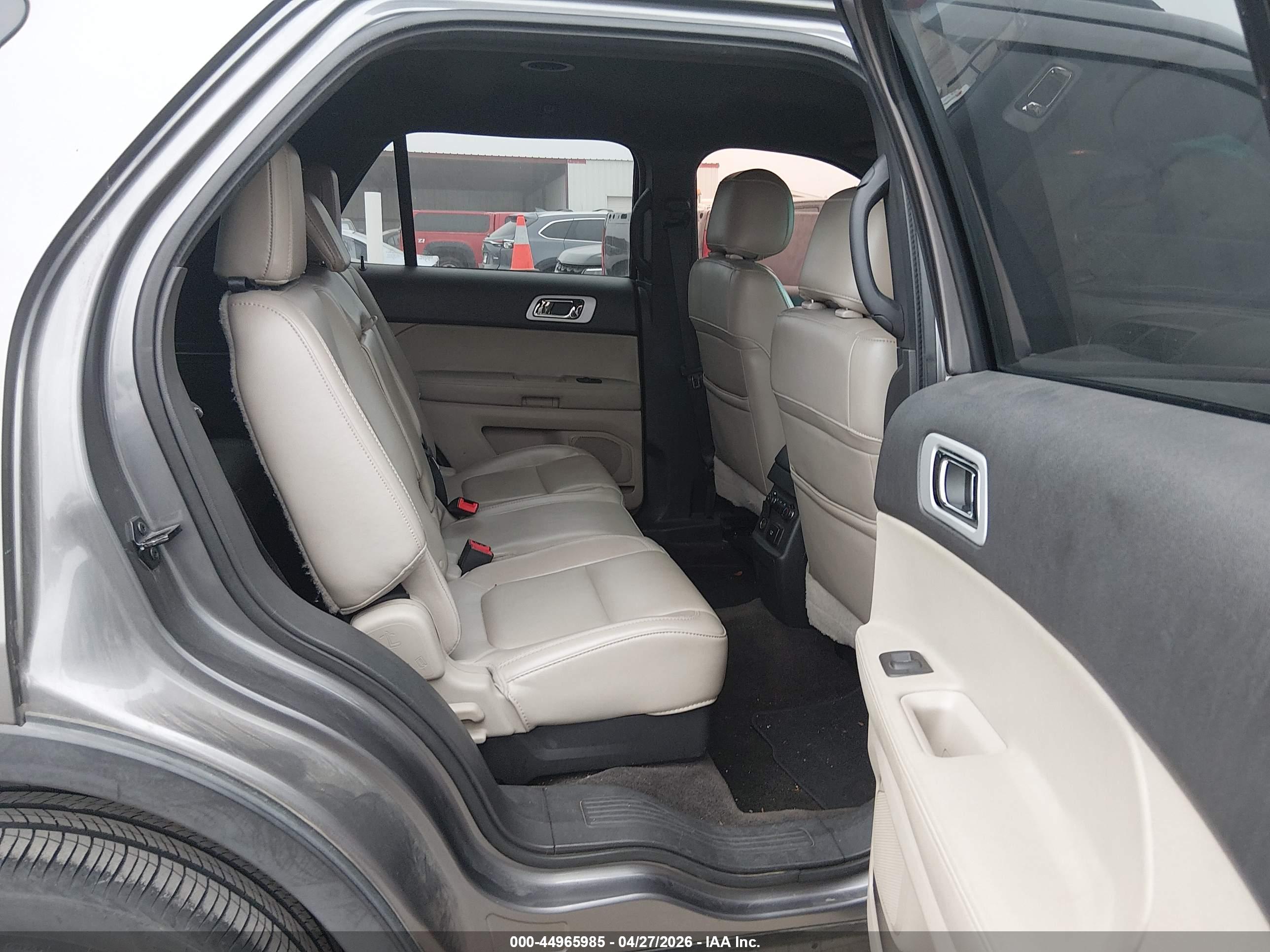 FORD EXPLORER image 8