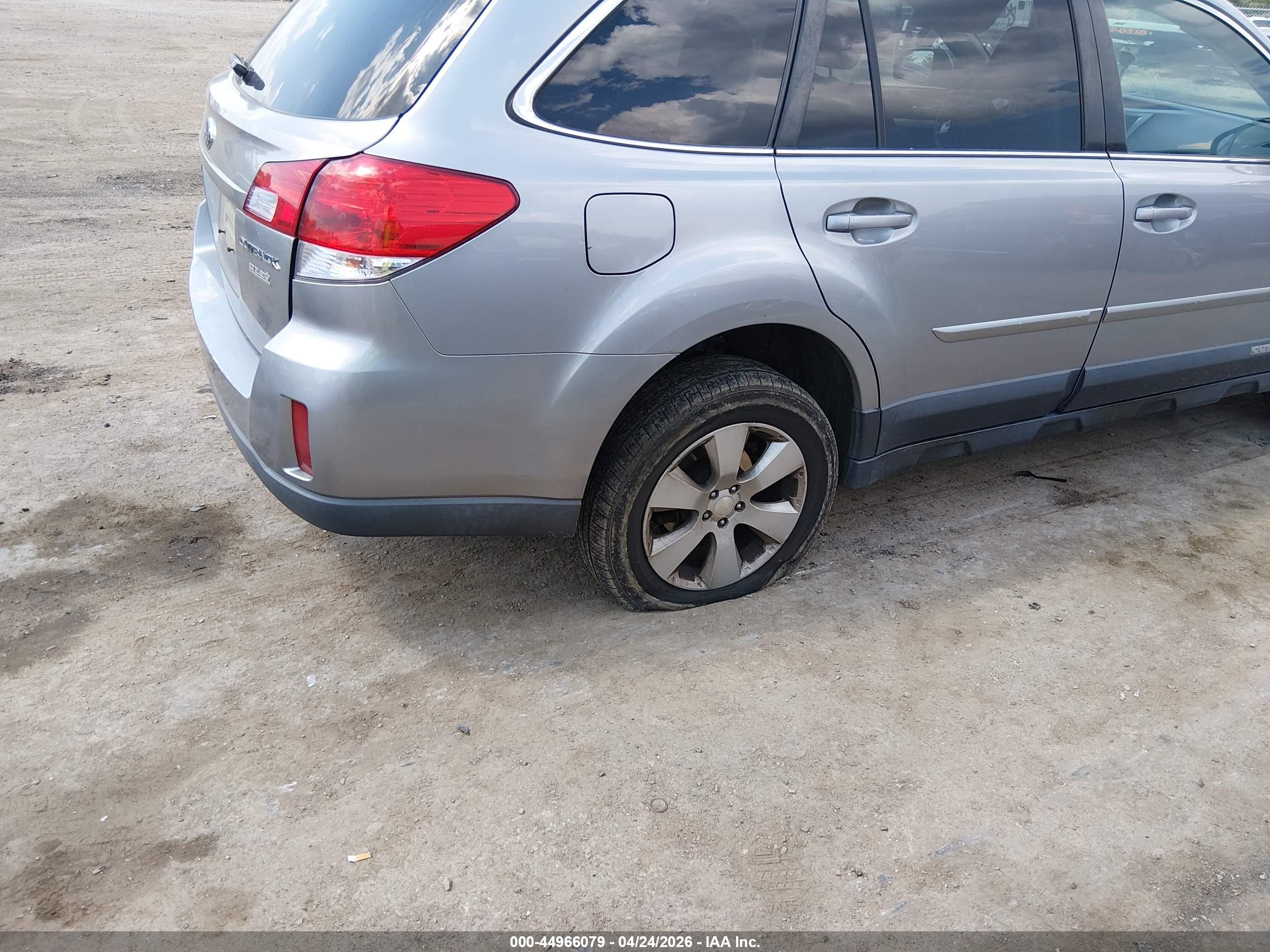 SUBARU OUTBACK image 6