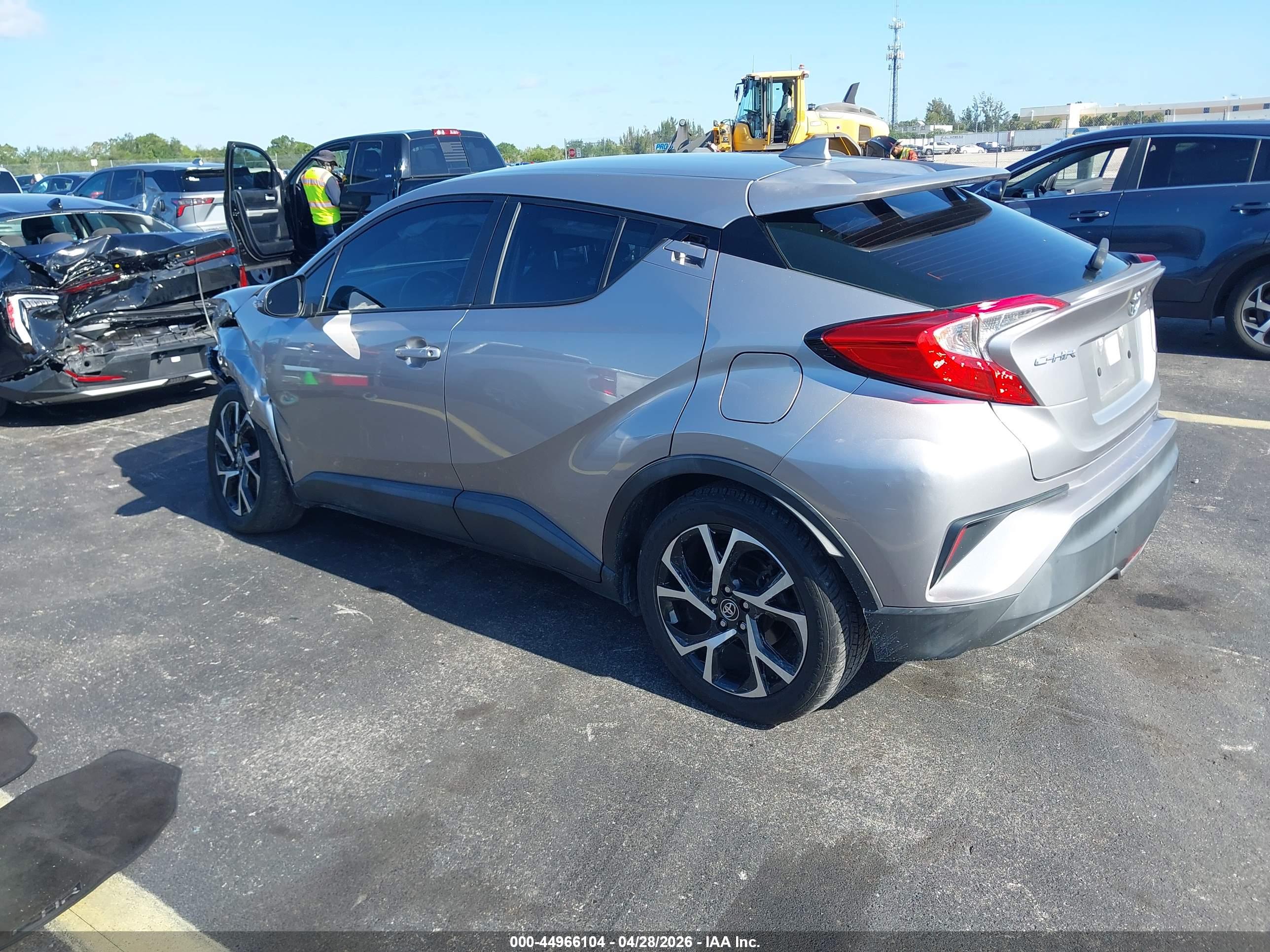TOYOTA C-HR image 3