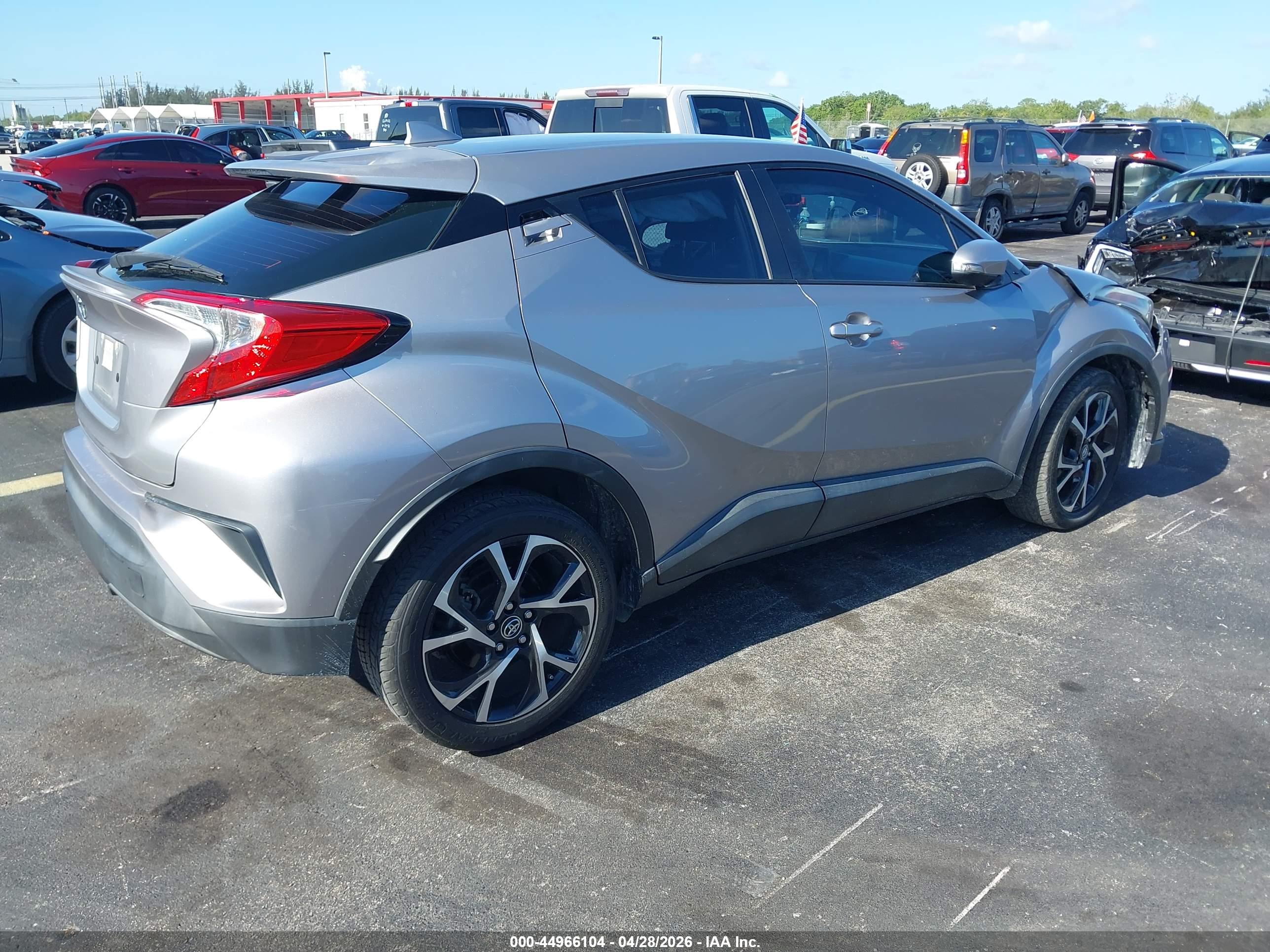 TOYOTA C-HR image 4